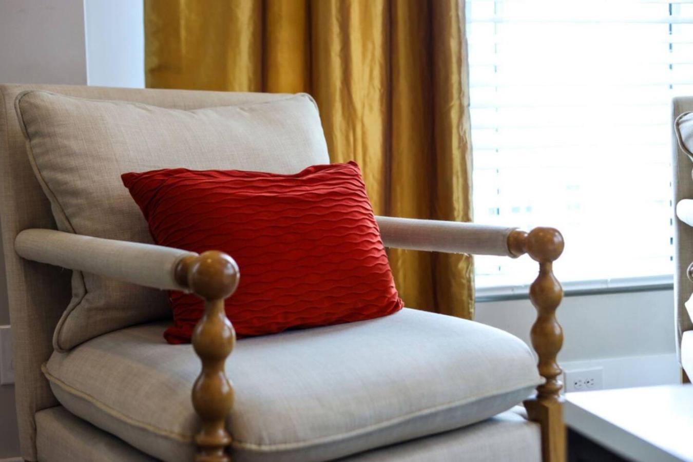 Red Radiance - Hot Tub - Dual Balconies Share Save * Nashville