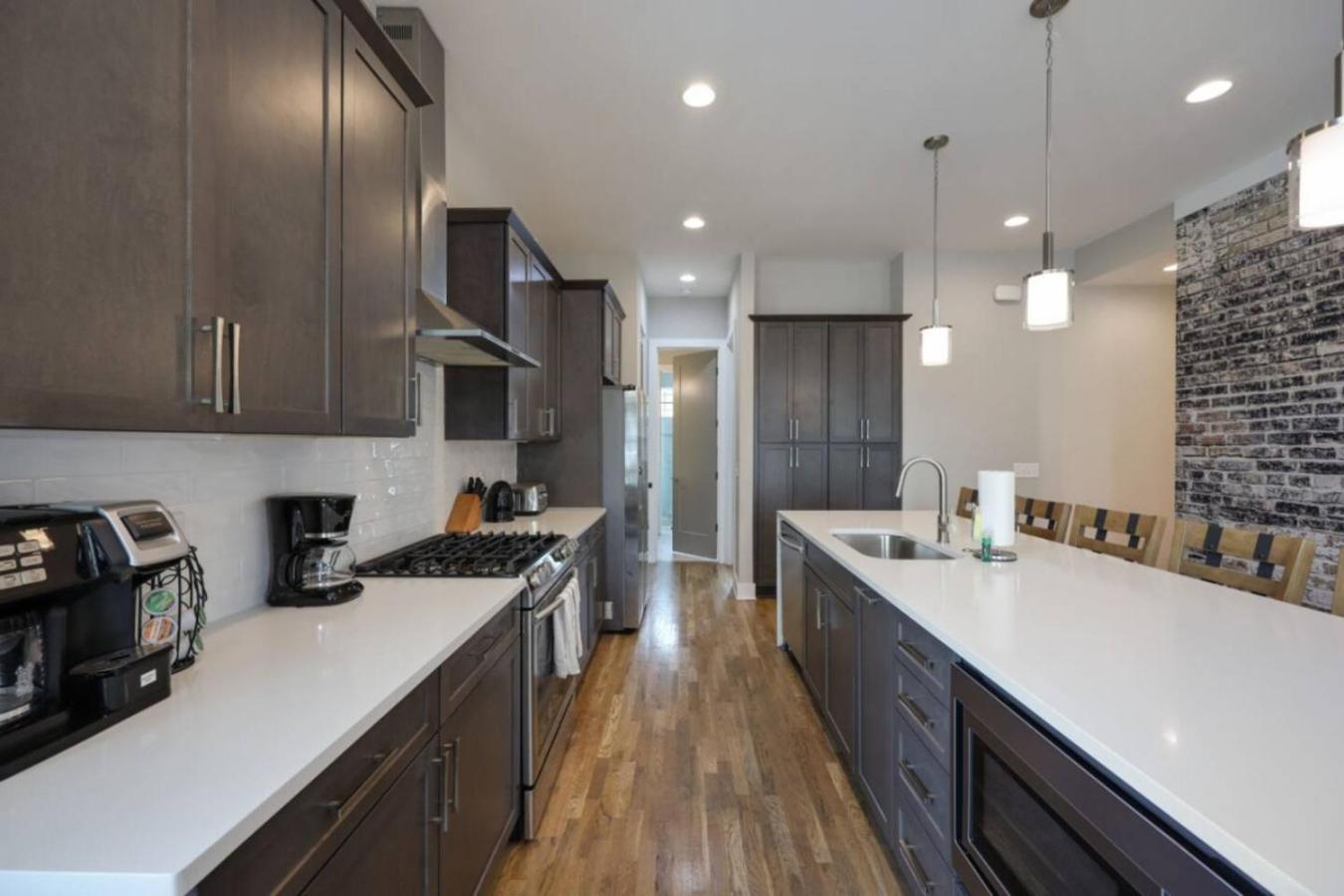 Red Radiance - Hot Tub - Dual Balconies Share Save *