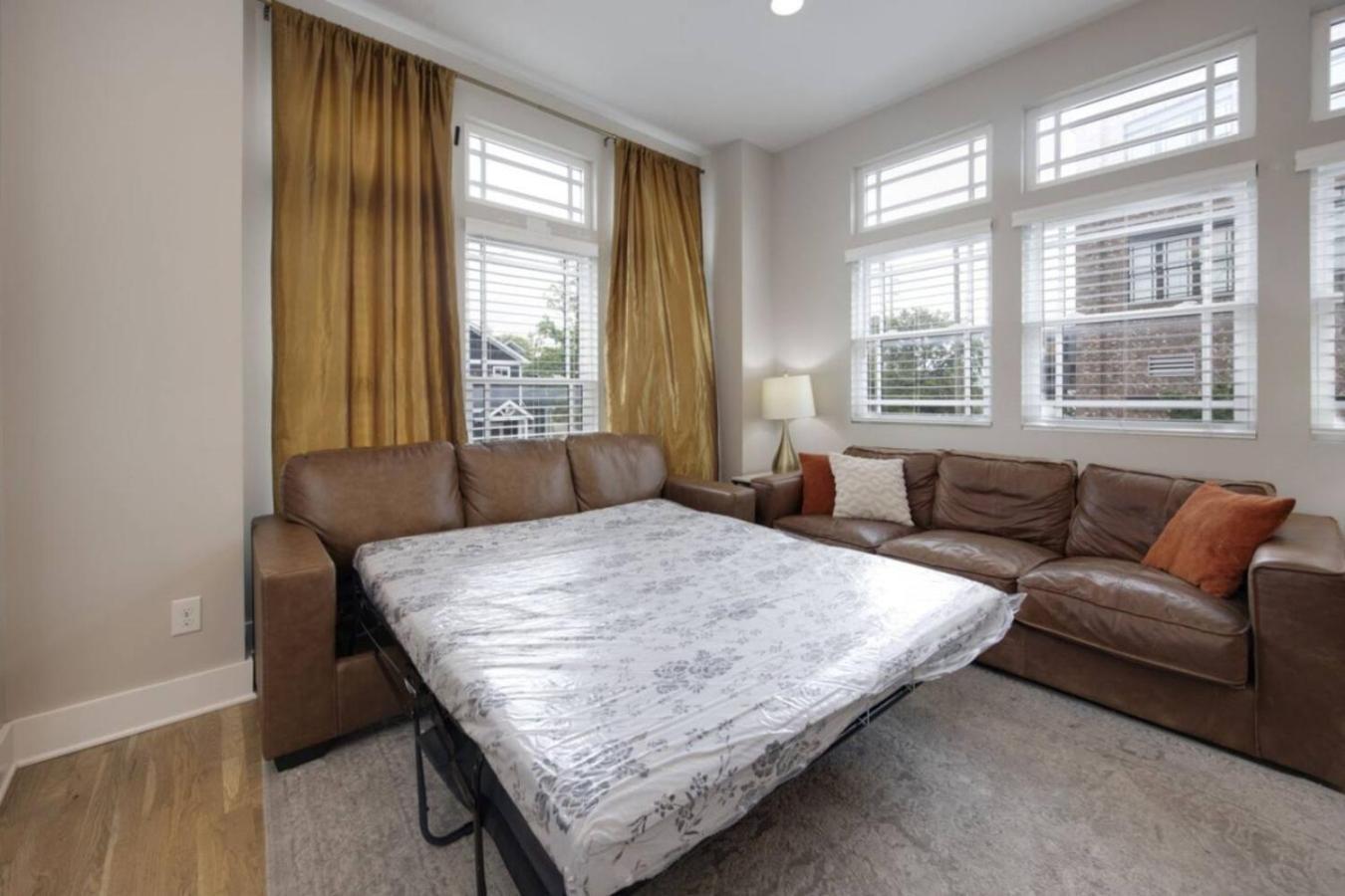 Red Radiance - Hot Tub - Dual Balconies Share Save