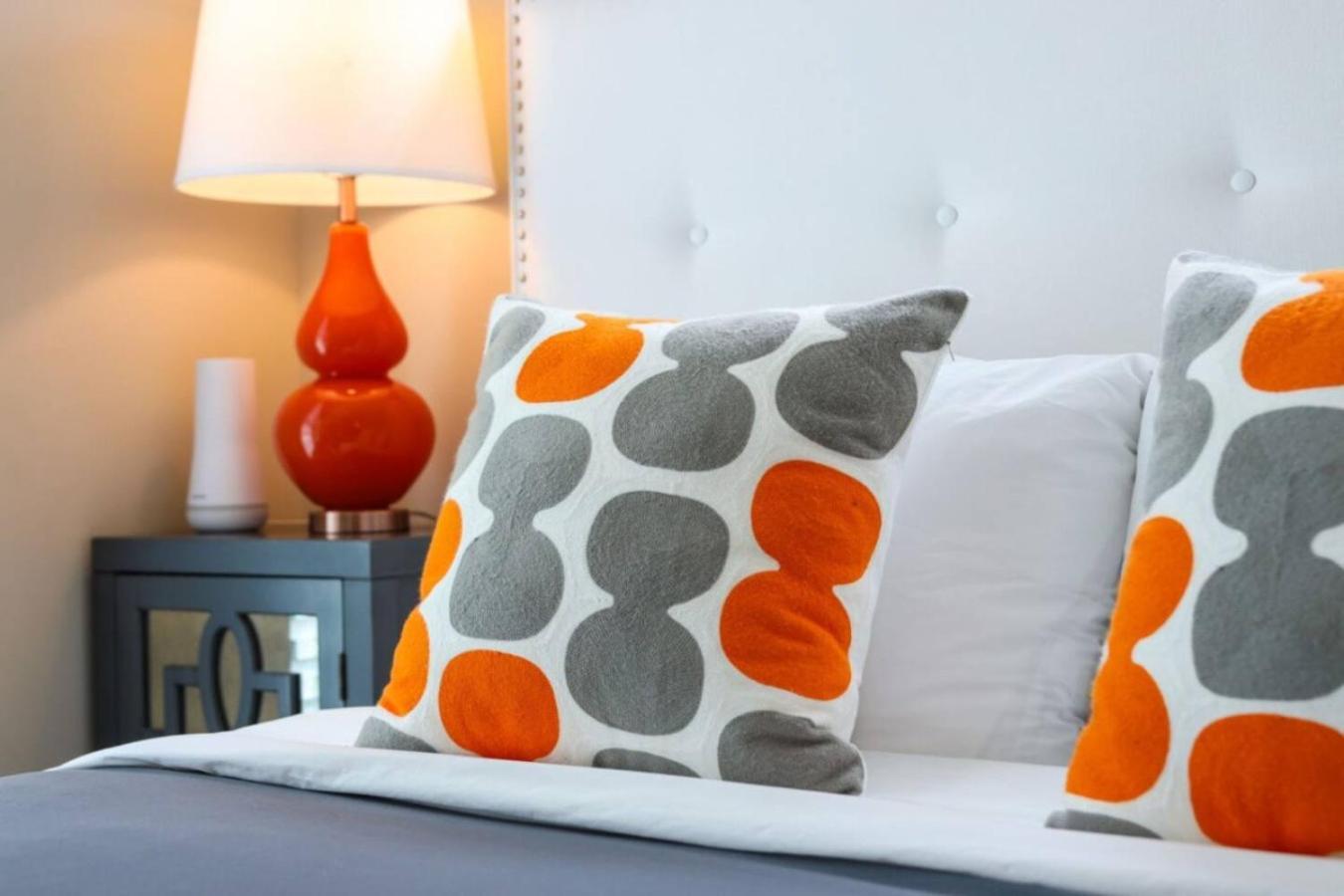 Red Radiance - Hot Tub - Dual Balconies Share Save Holiday home