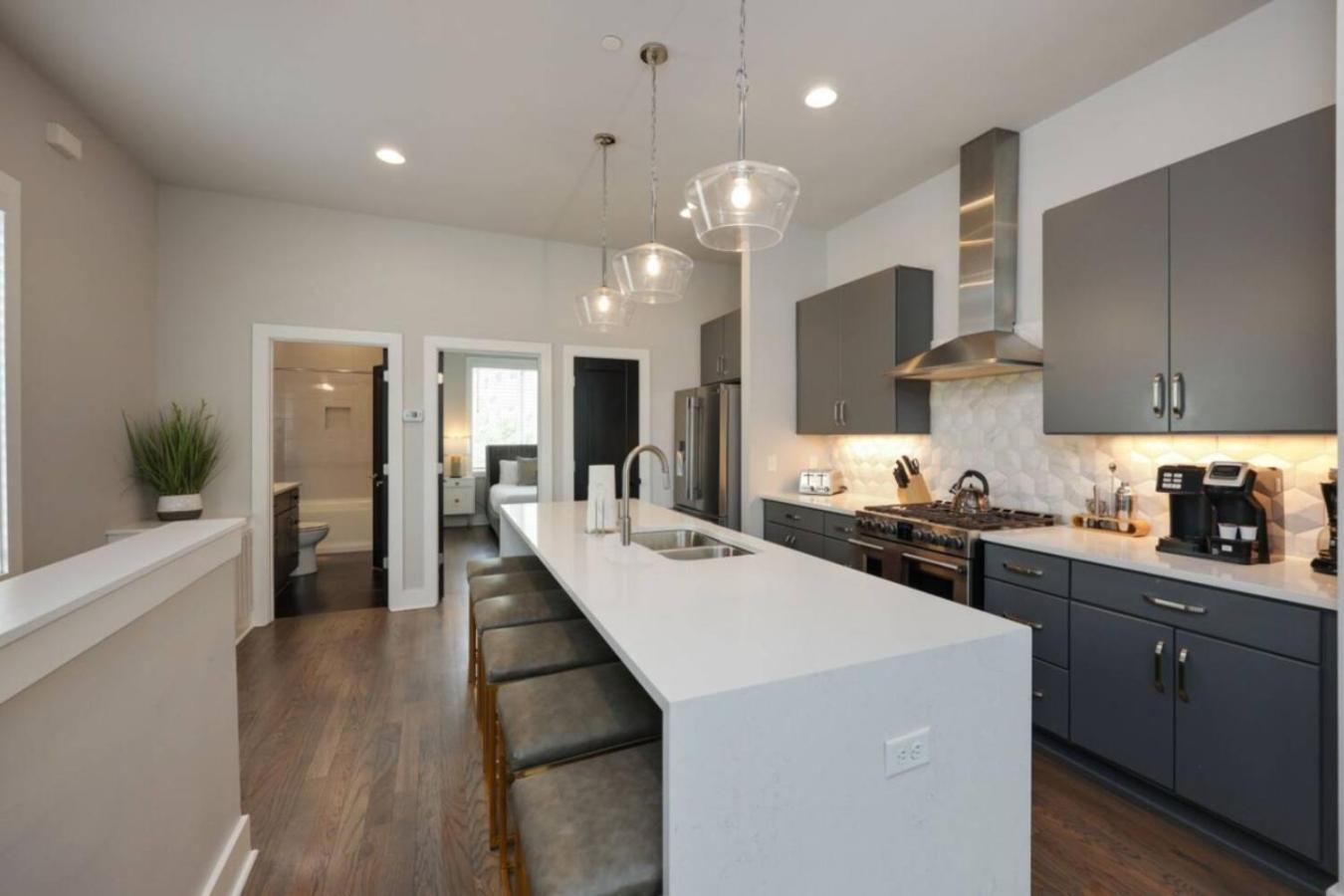 Sapphire Loft 4 Bedroom 4.5 Bath Rooftop Patio Holiday home Nashville