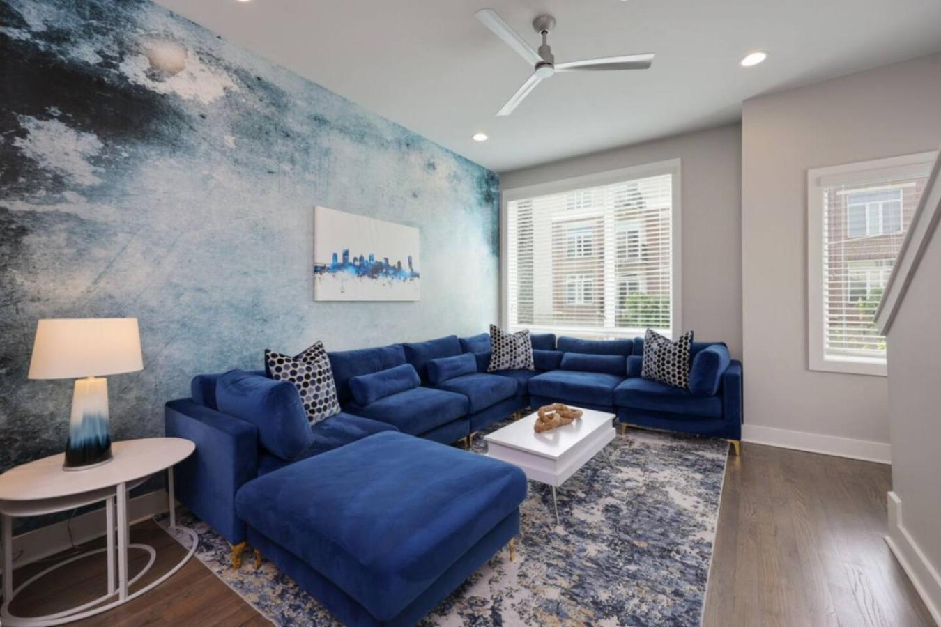 Sapphire Loft 4 Bedroom 4.5 Bath Rooftop Patio *