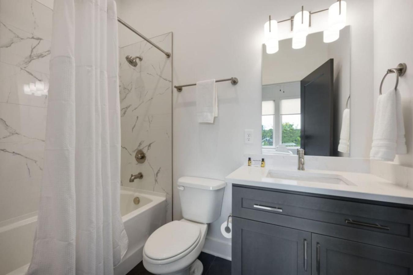 The Ryman 4 Bedroom Haven With Scenic Rooftop *