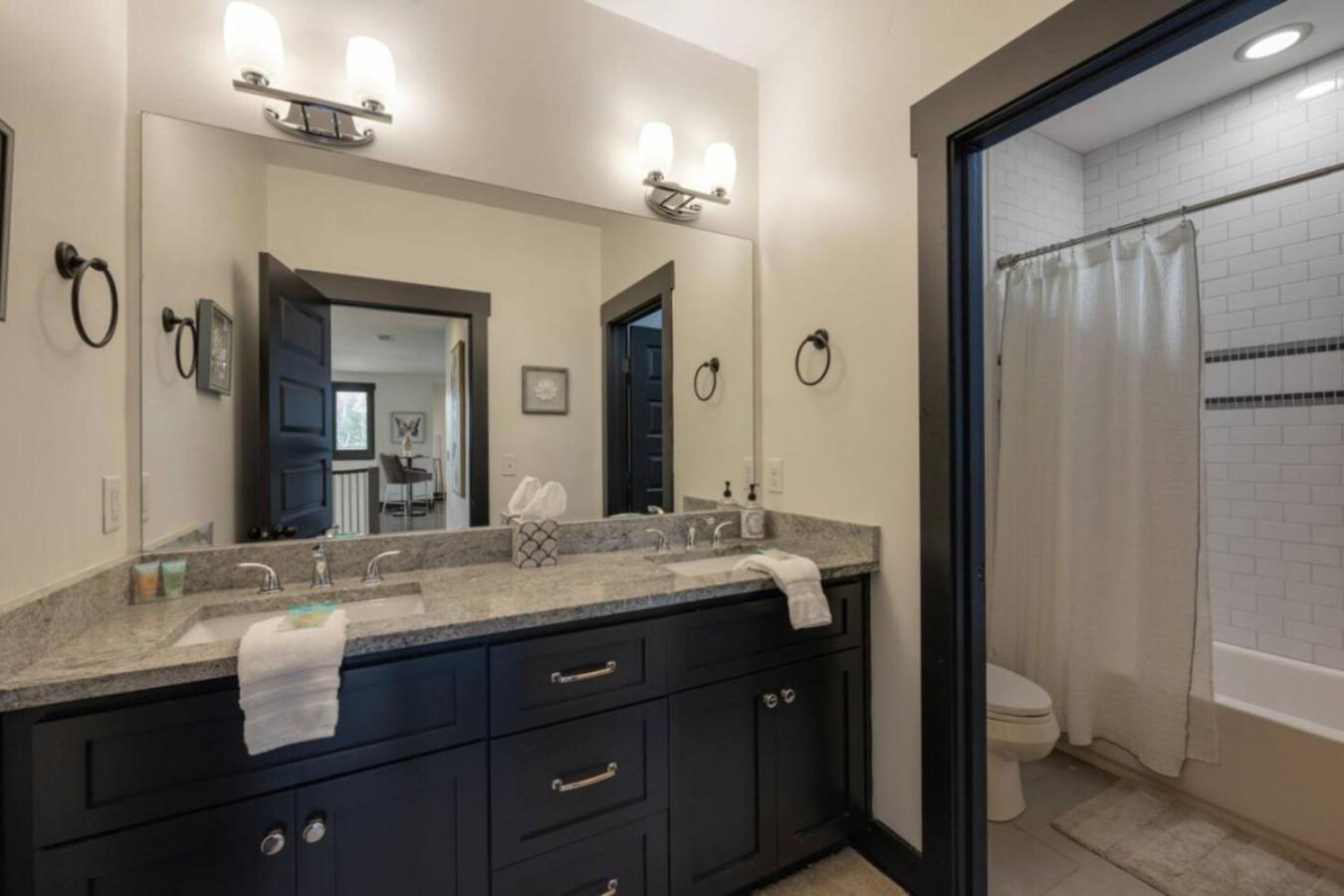 Tranquil East Nash Escape - Pool Table Holiday home Nashville