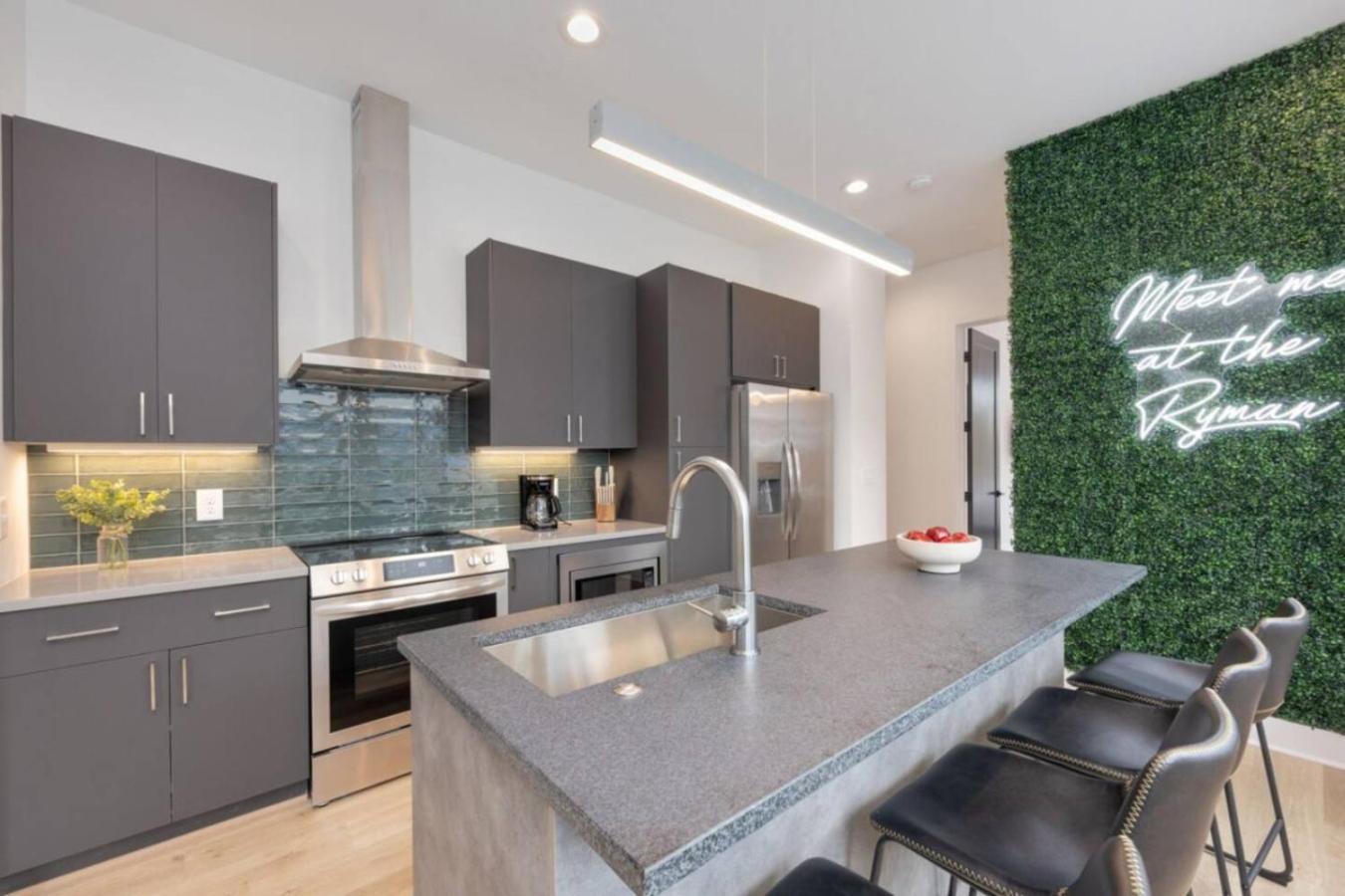 Holiday home The Ryman 4 Bedroom Haven With Scenic Rooftop Nashville