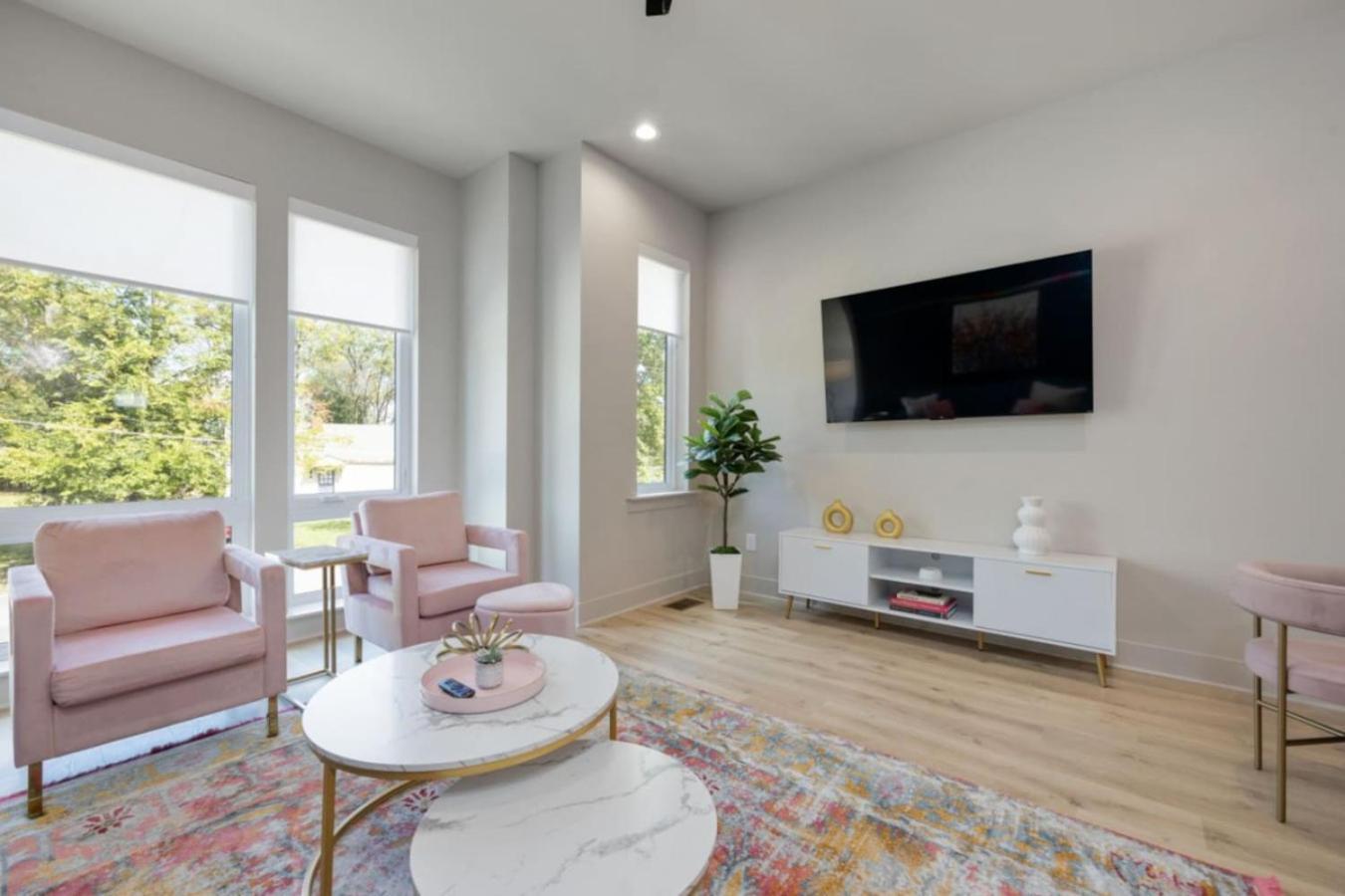 Dolly And Denim 4 Bedroom 4.5 Bath With Spacious Rooftop Holiday home Nashville