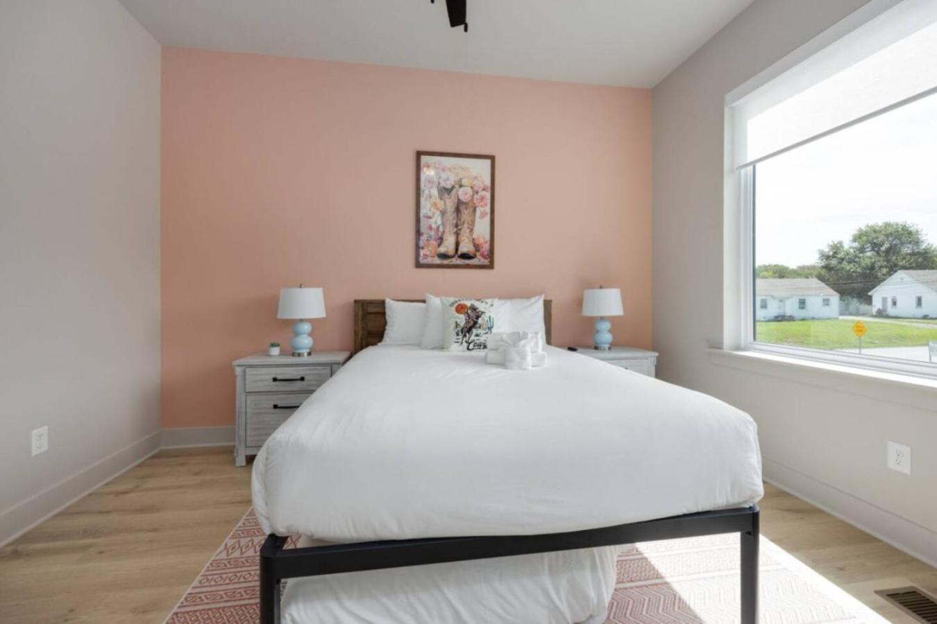 Dolly And Denim 4 Bedroom 4.5 Bath With Spacious Rooftop
