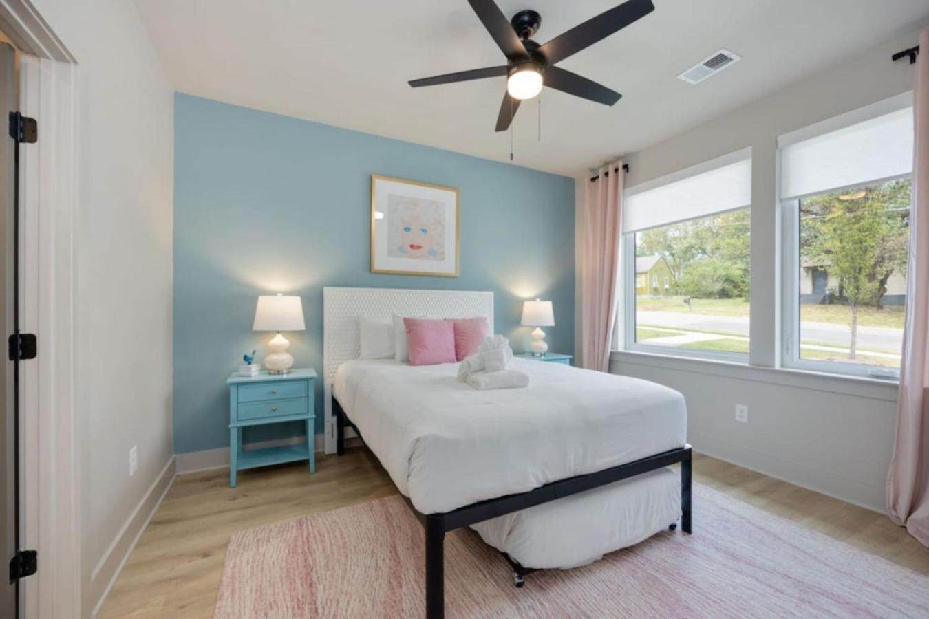Dolly And Denim 4 Bedroom 4.5 Bath With Spacious Rooftop