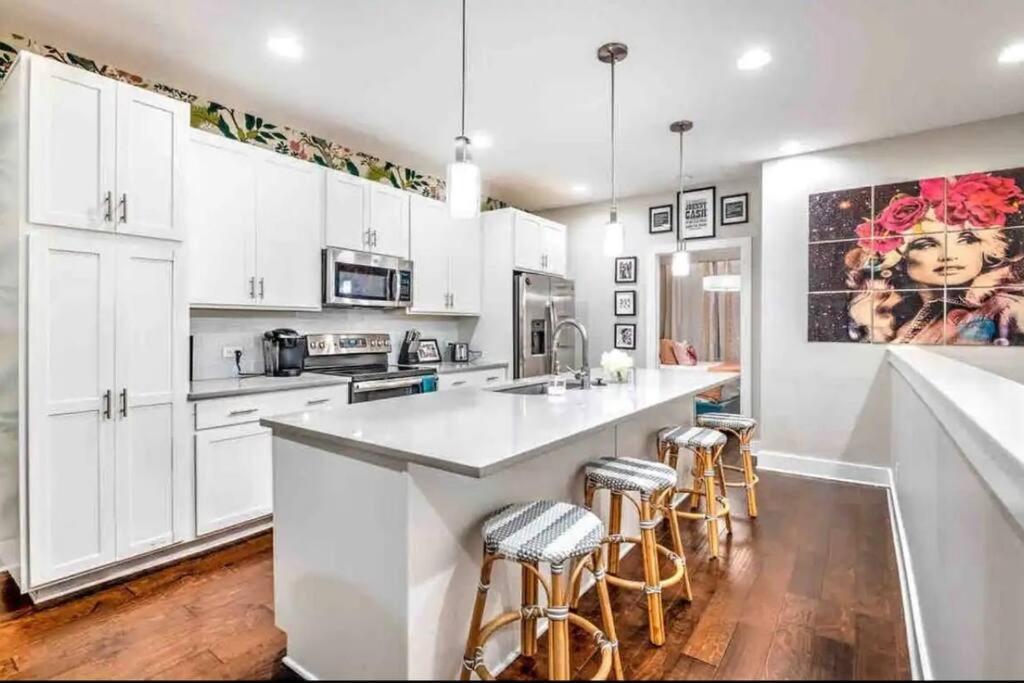 North Luxury Home! Perfect For Large Groups!