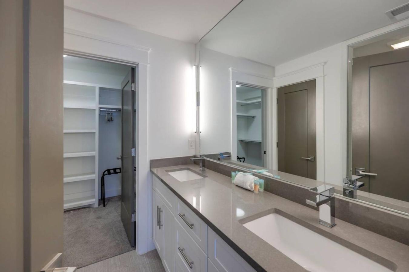Double Townhomes Elegant Design Big Groups Nashville