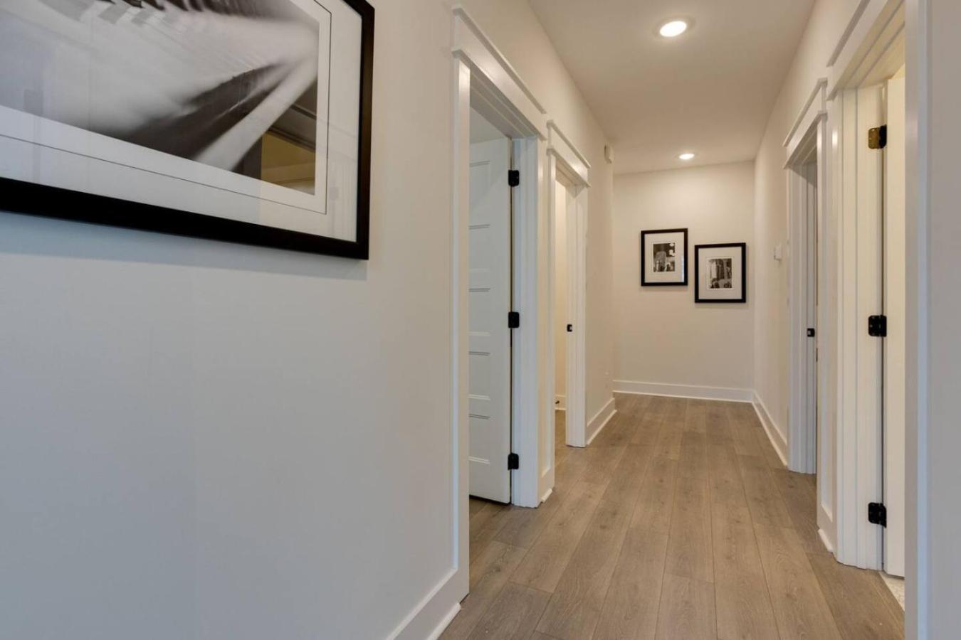 Premier Townhome East Minutes Downtown Holiday home