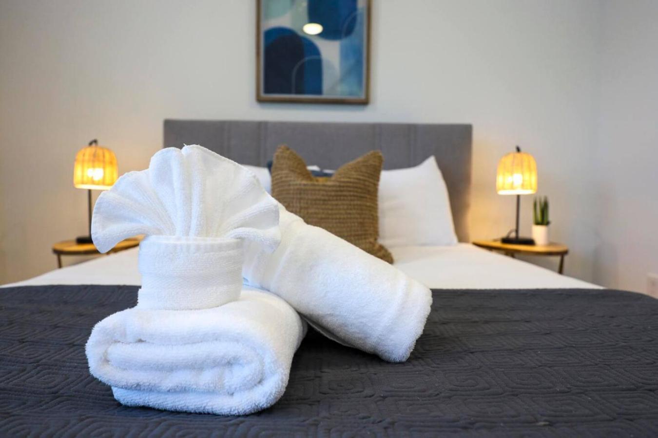 Two Elegant Townhomes Perfect For Large Groups Holiday home Nashville