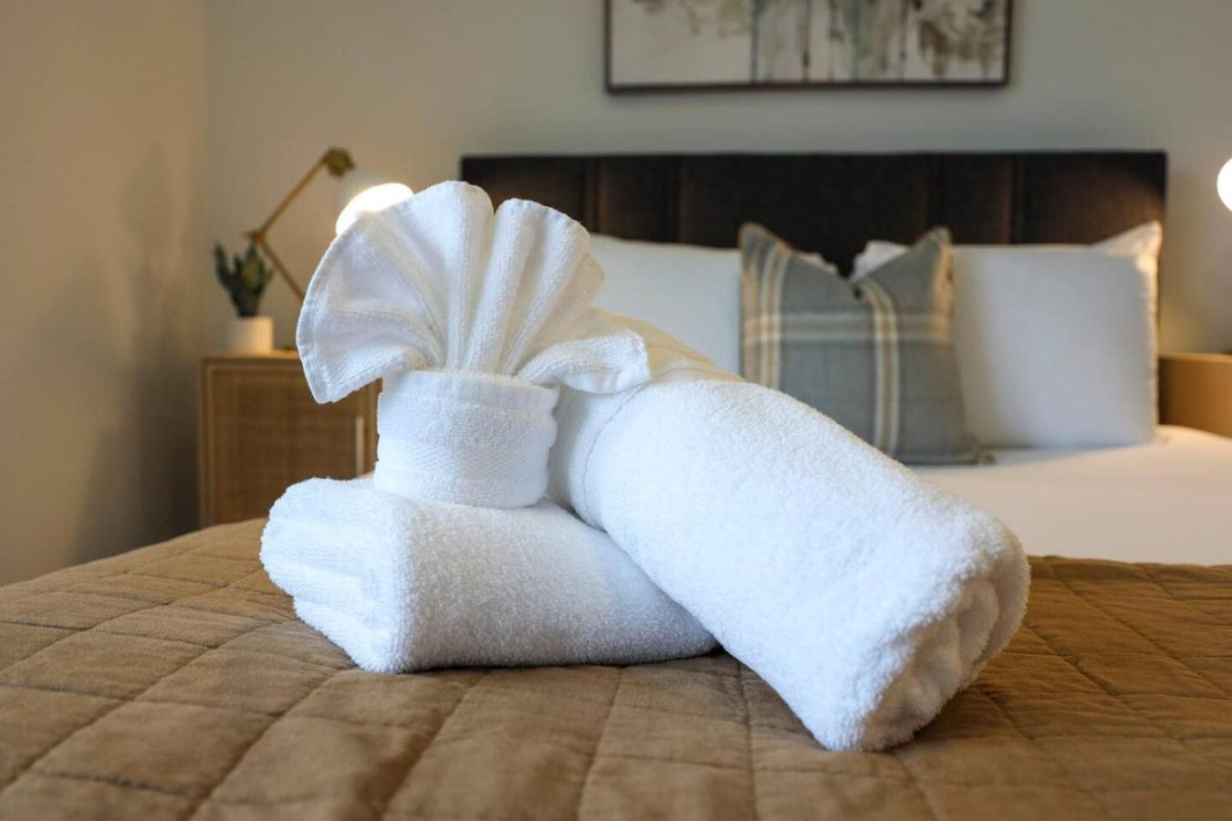 Two Elegant Townhomes Perfect For Large Groups Holiday home *