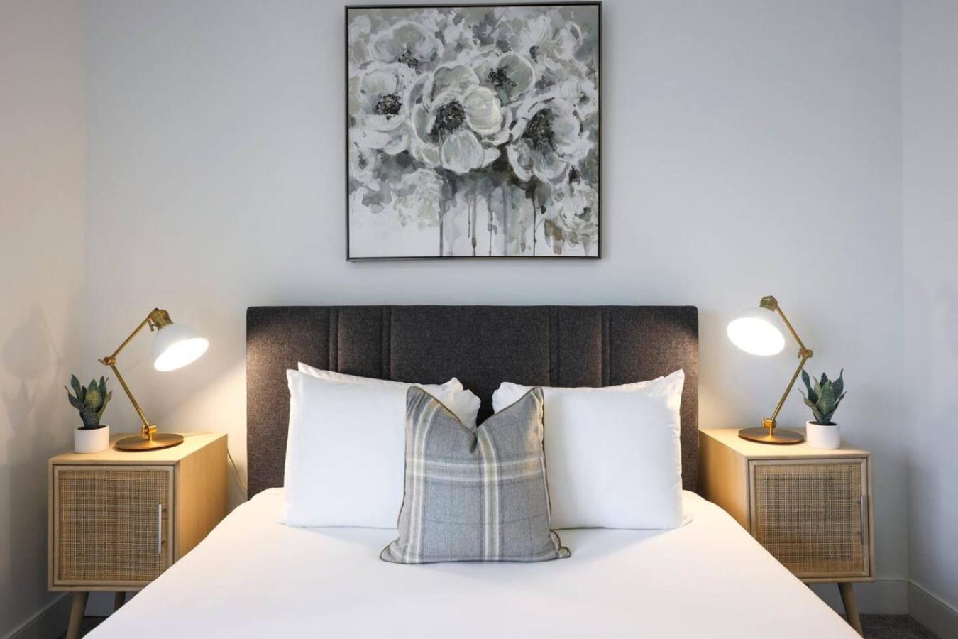 Two Elegant Townhomes Perfect For Large Groups *