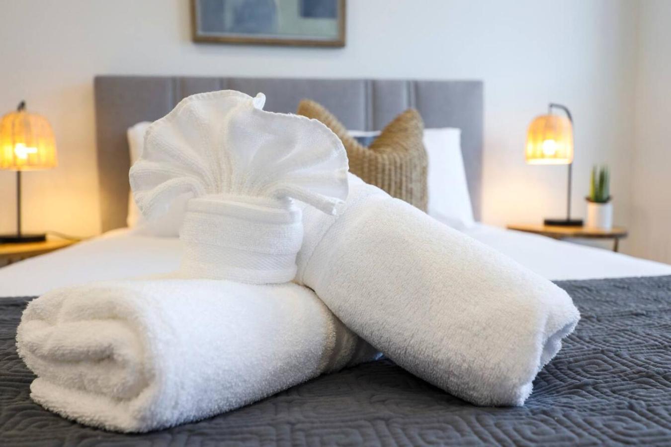 Two Elegant Townhomes Perfect For Large Groups Holiday home Nashville