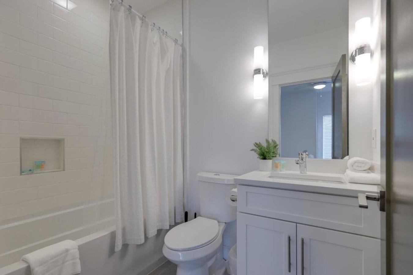 Holiday home Two Elegant Townhomes Perfect For Large Groups Nashville