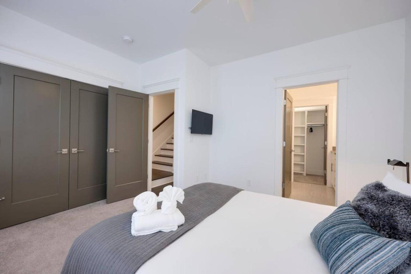 Holiday home Two Elegant Townhomes Perfect For Large Groups Nashville