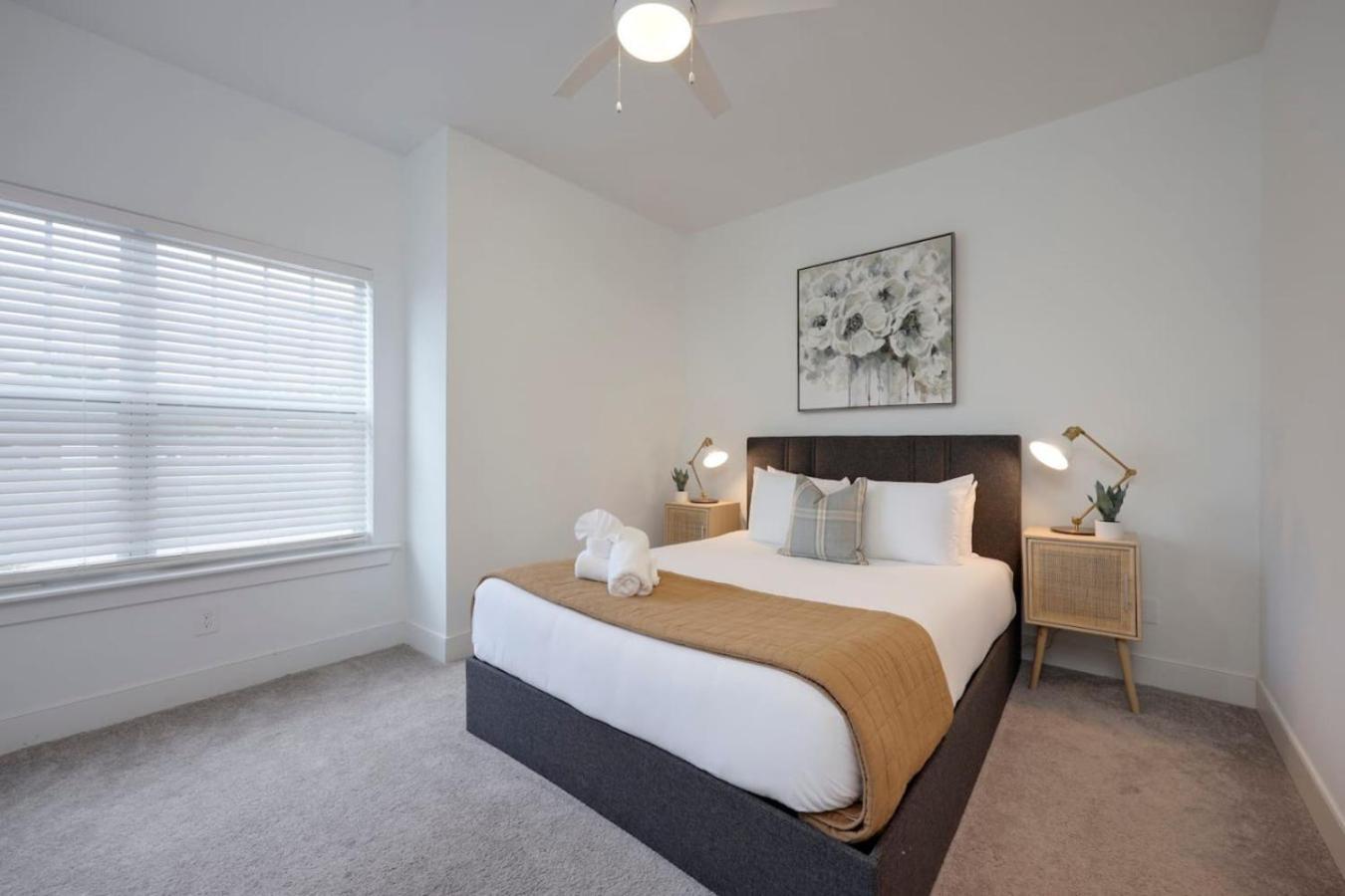 Two Elegant Townhomes Perfect For Large Groups *