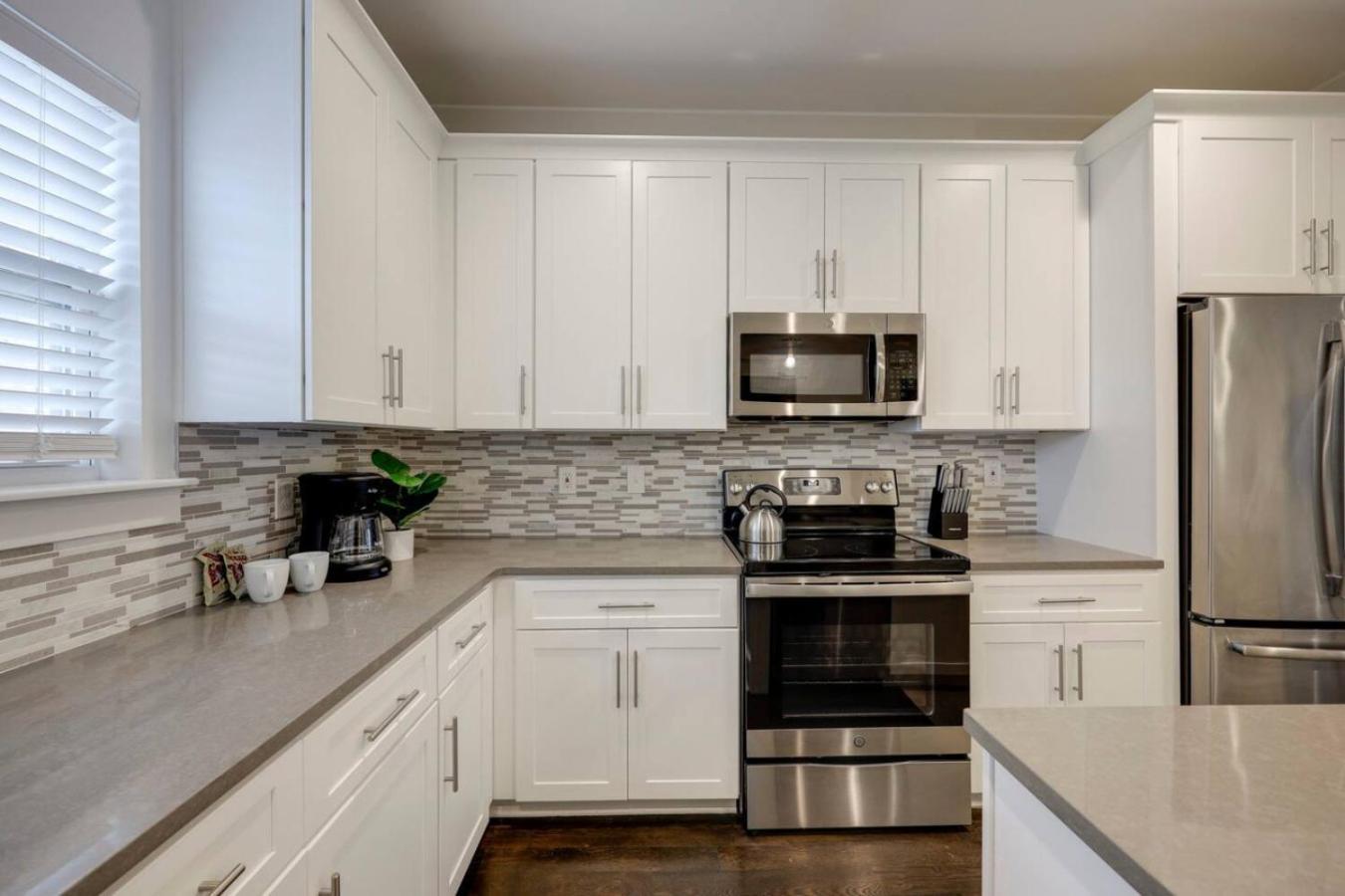 Holiday home Two Elegant Townhomes Perfect For Large Groups *