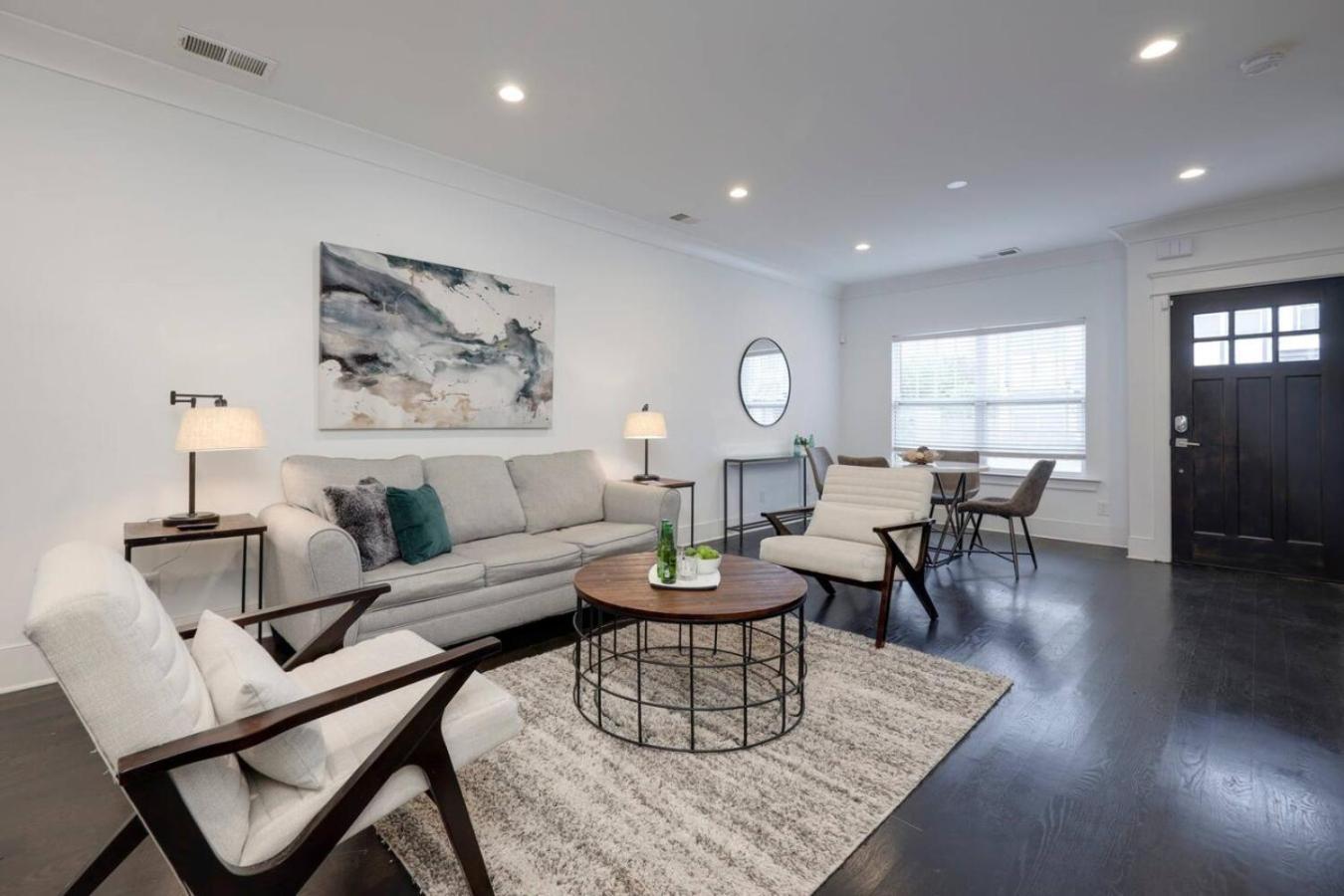 Two Elegant Townhomes Perfect For Large Groups Holiday home Nashville