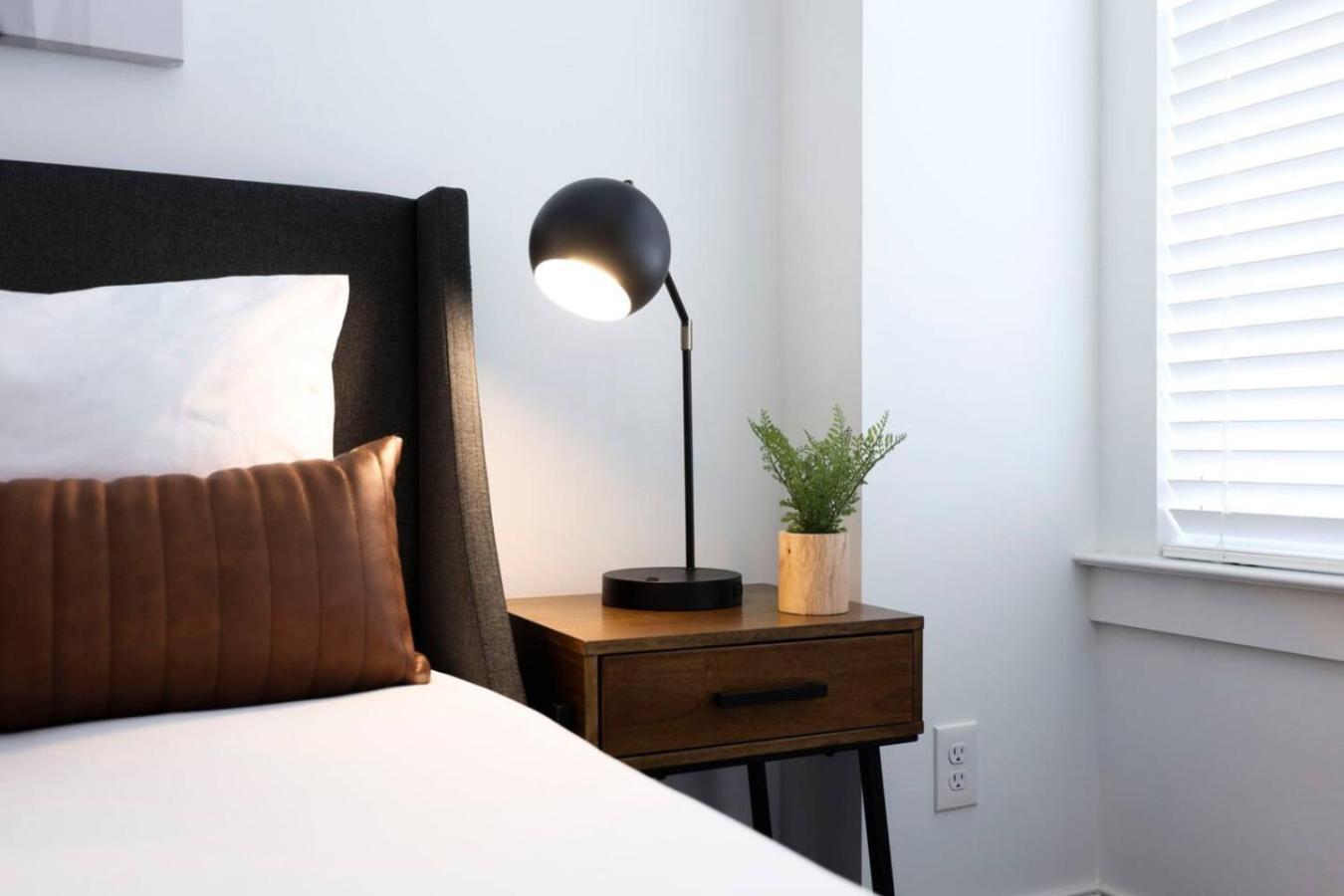 Two Spectacular Homes For Twenty Guests With Outdoor Patio Holiday home Nashville