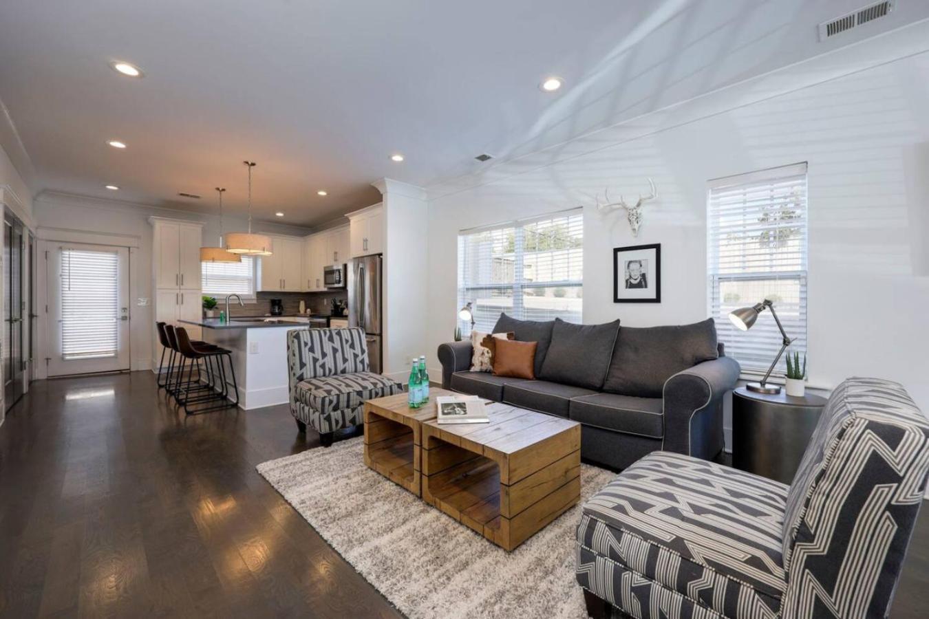 Two Elegant Townhomes Perfect For Large Groups