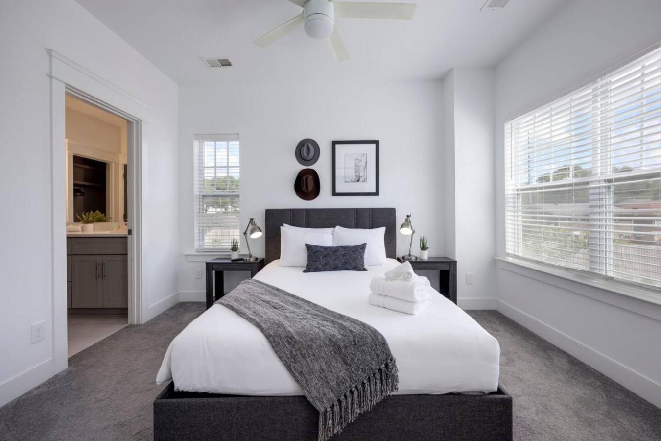 Two Elegant Townhomes Perfect For Large Groups * Nashville