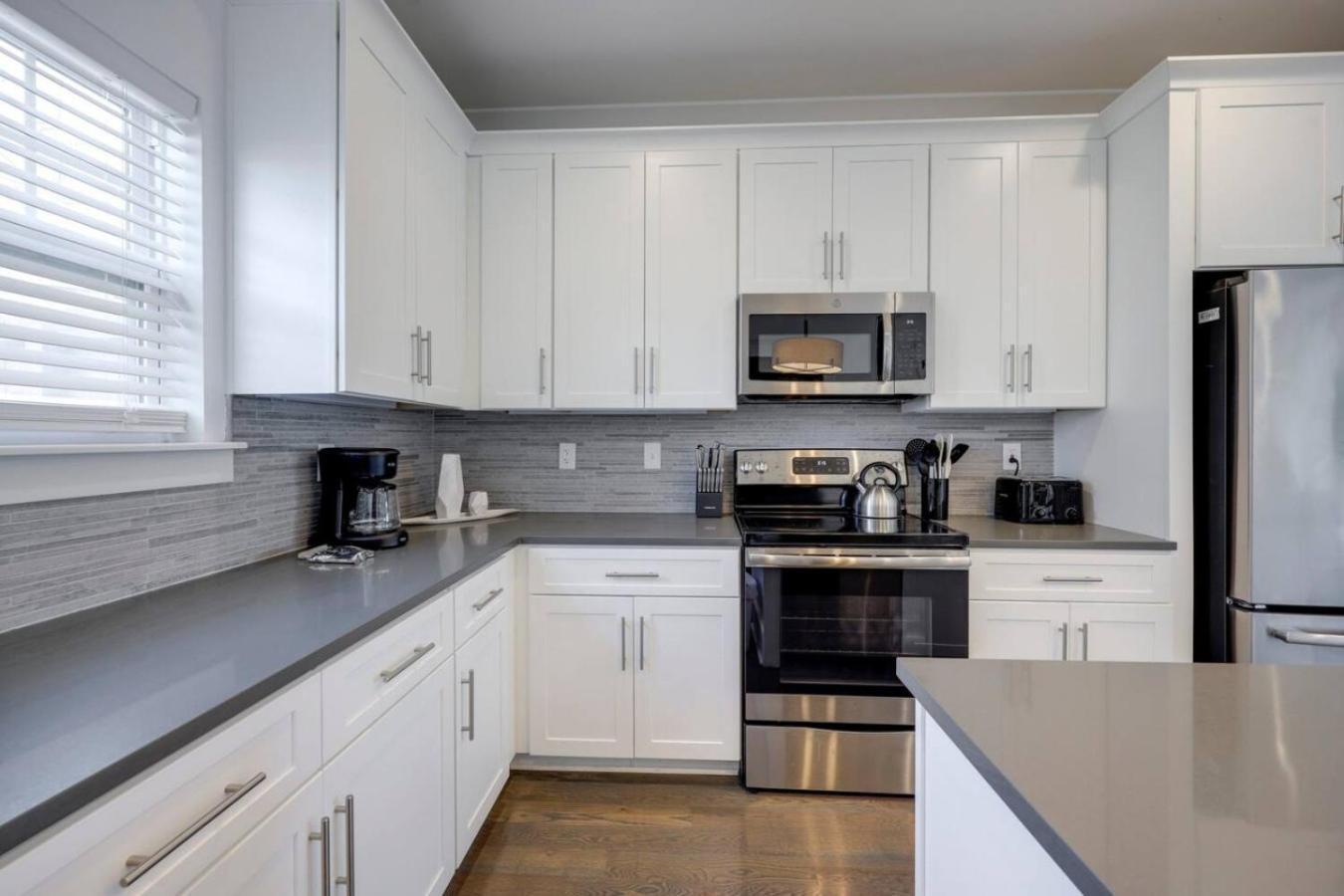 Two Elegant Townhomes Perfect For Large Groups Holiday home