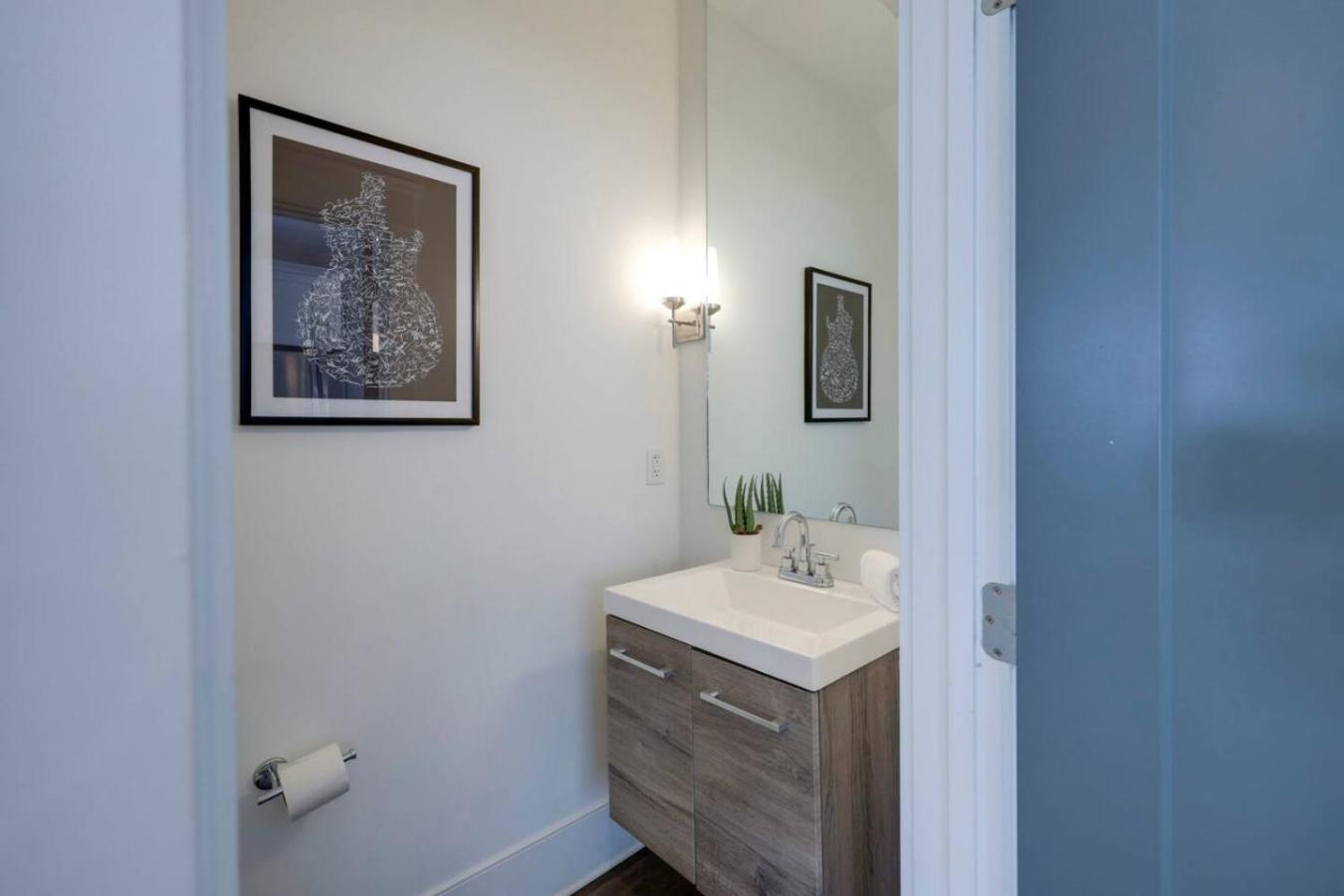 Two Spectacular Homes For Twenty Guests With Outdoor Patio *