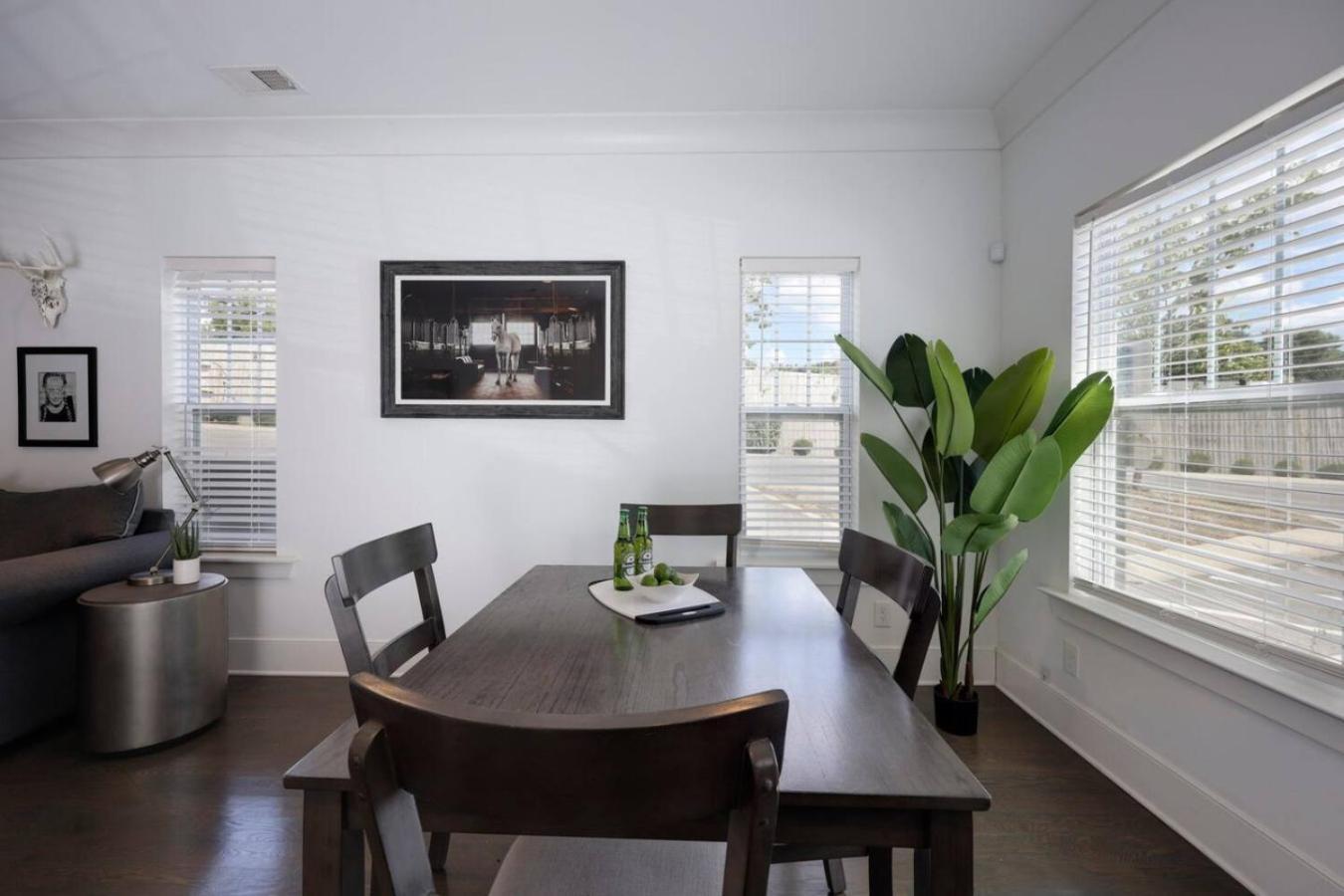 Two Elegant Townhomes Perfect For Large Groups Nashville