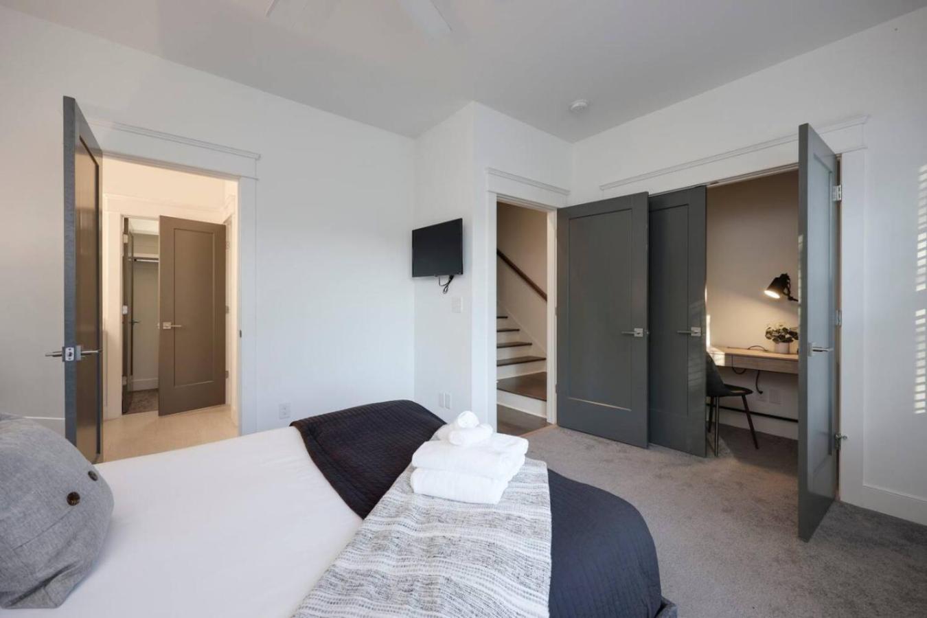 Two Spectacular Homes For Twenty Guests With Outdoor Patio Holiday home *