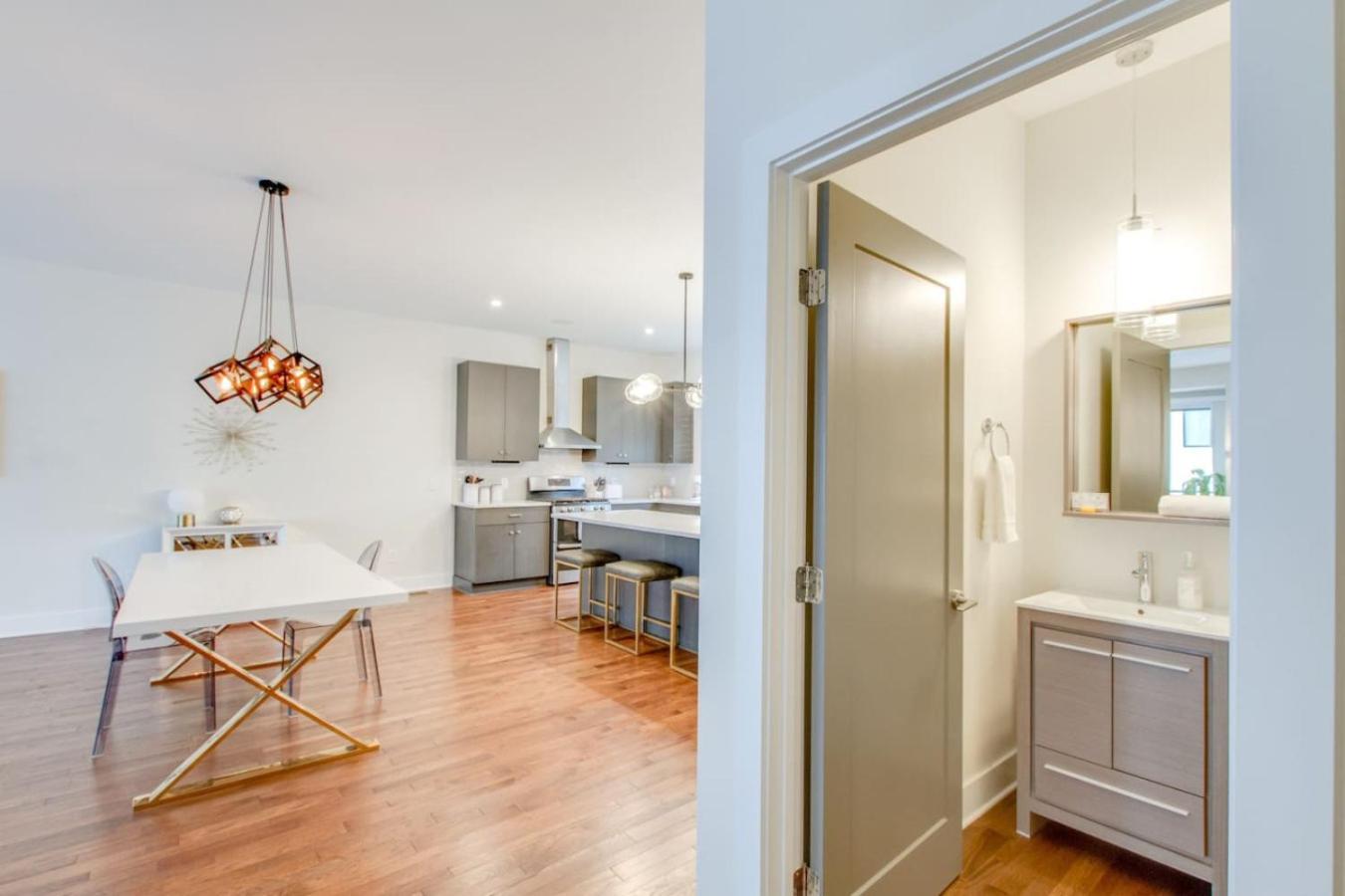 Ultra Luxury Minutes To Broadway Comfy Beds Holiday home Nashville