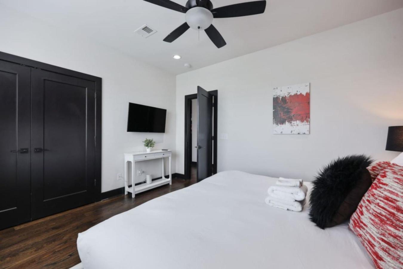 Urban Elegance Rooftop Lounge With Hot Tub Holiday home *