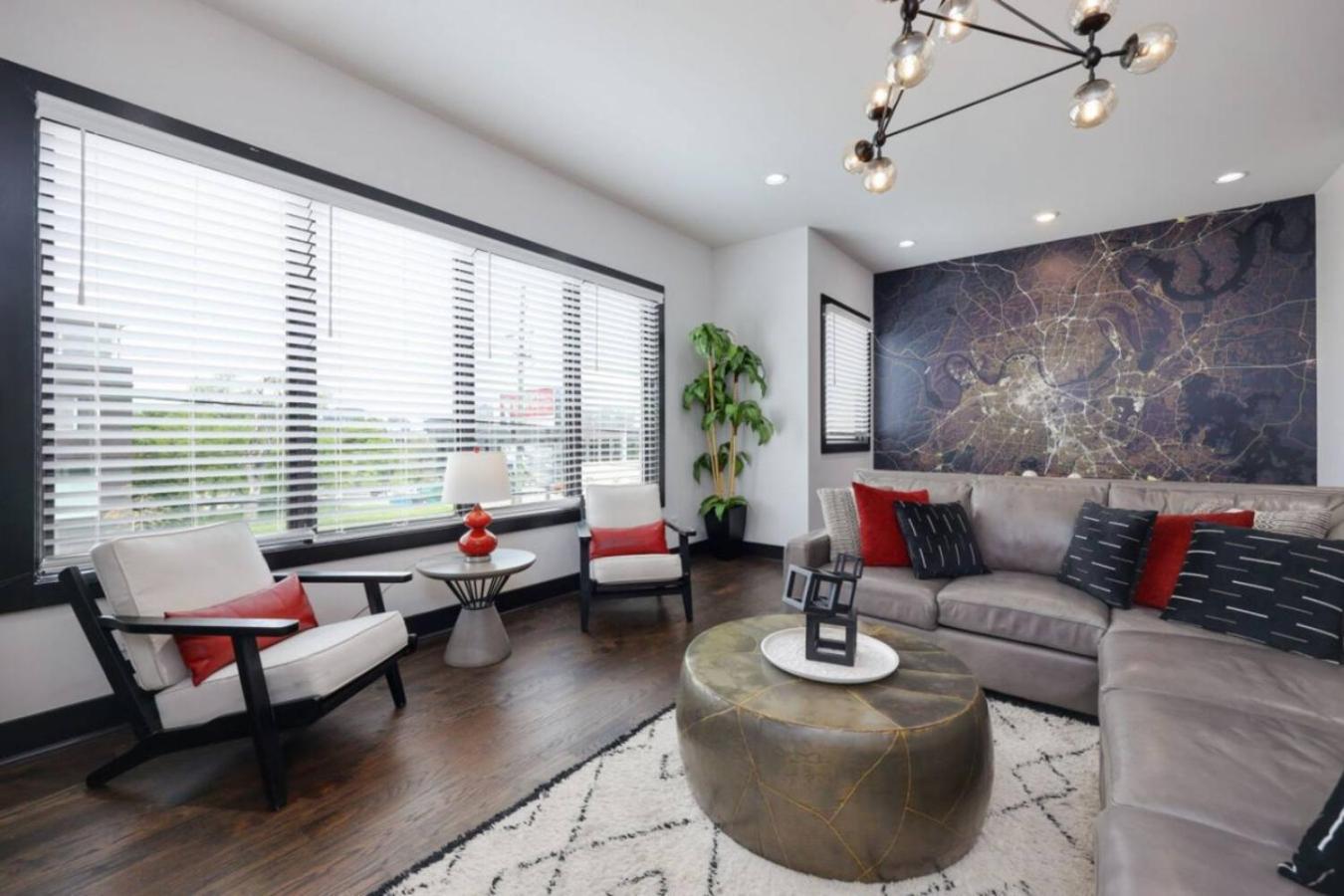 Urban Elegance Rooftop Lounge With Hot Tub Nashville