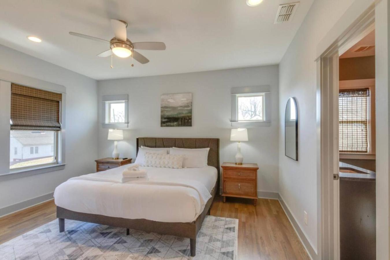 Cleveland Park Charmer- Full Kitchen- Private Yard