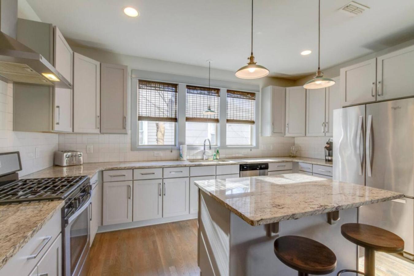 Holiday home Cleveland Park Charmer- Full Kitchen- Private Yard *