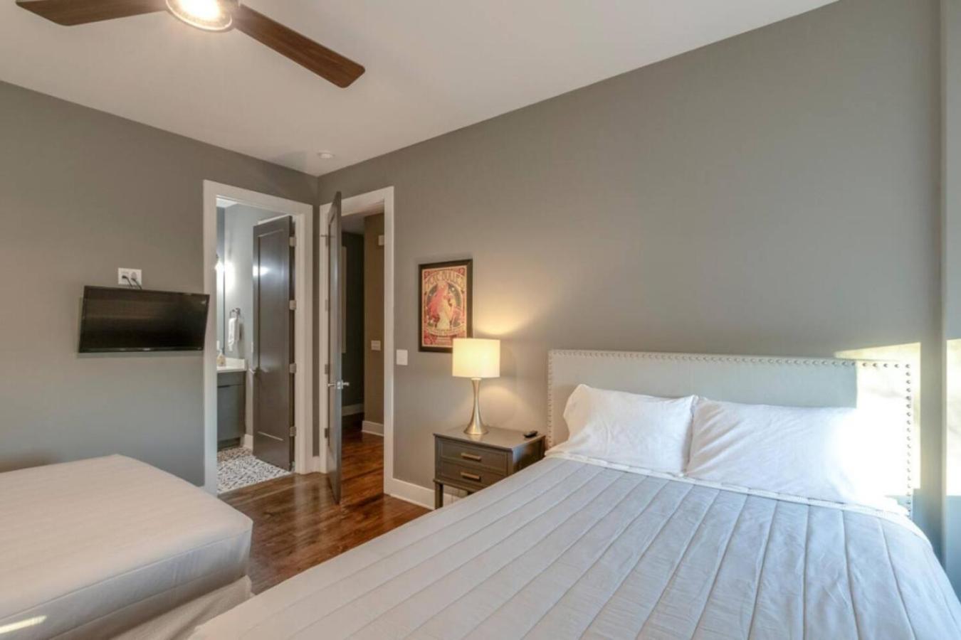 Spacious And Modern 2 Rooftops Stage Games And *