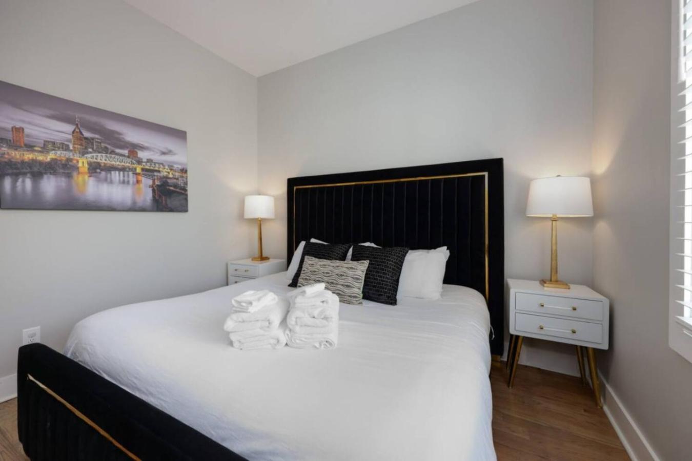 West End Wonder - Rooftop Lounge - Shuffleboard