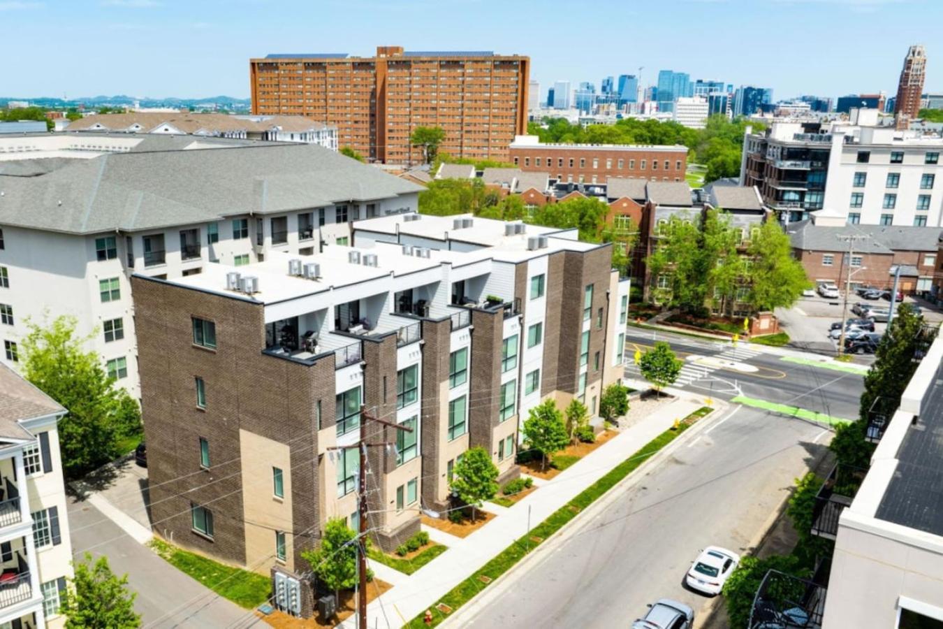 Rhythmic Retreat Rooftop Lounge 4 Bedroom 4.5 Bath