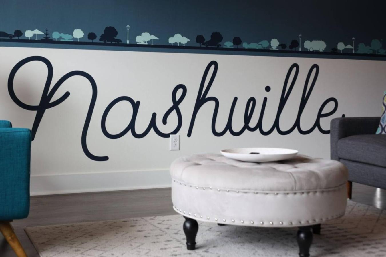 Rhythmic Retreat Rooftop Lounge 4 Bedroom 4.5 Bath Holiday home Nashville