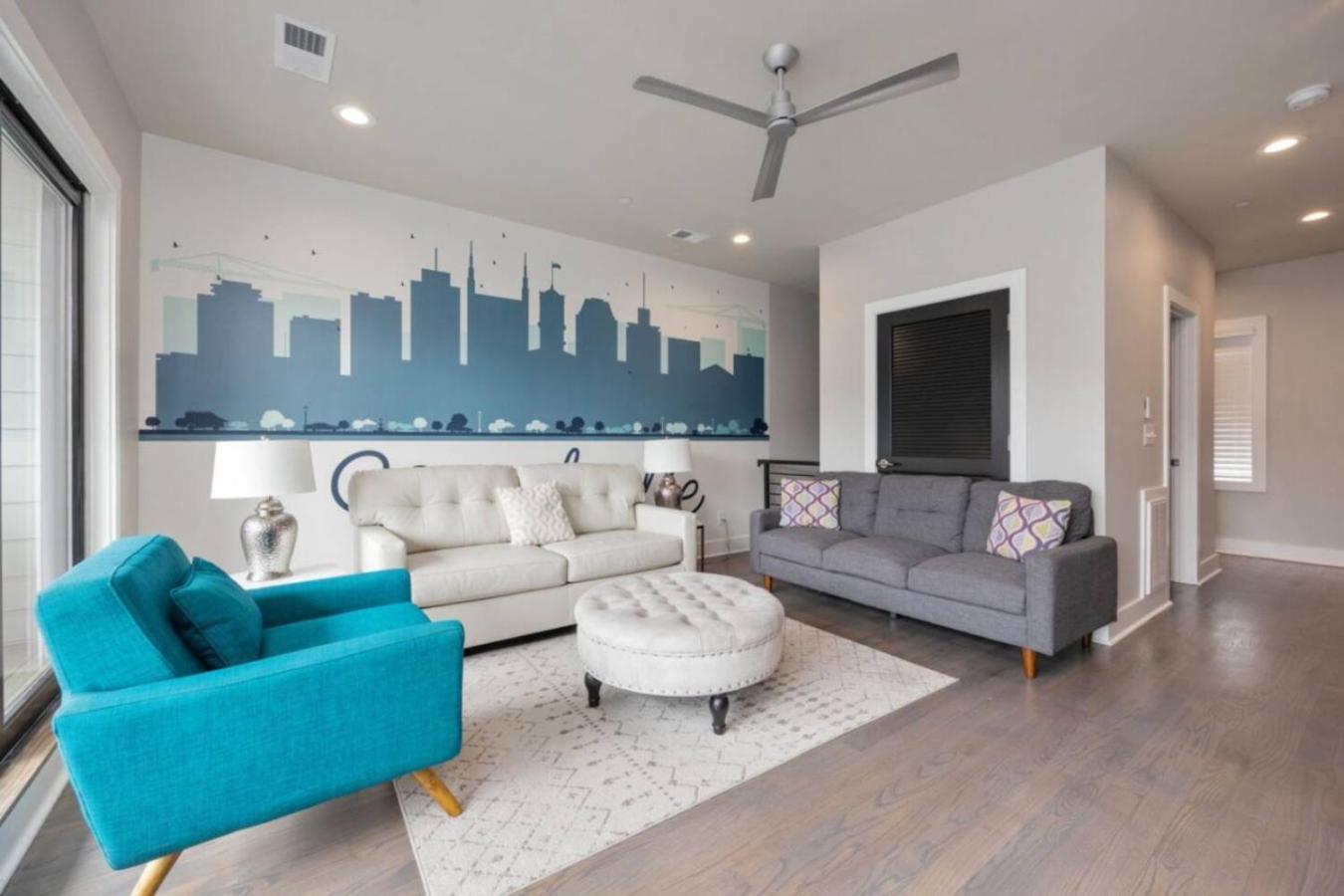 Rhythmic Retreat Rooftop Lounge 4 Bedroom 4.5 Bath Nashville