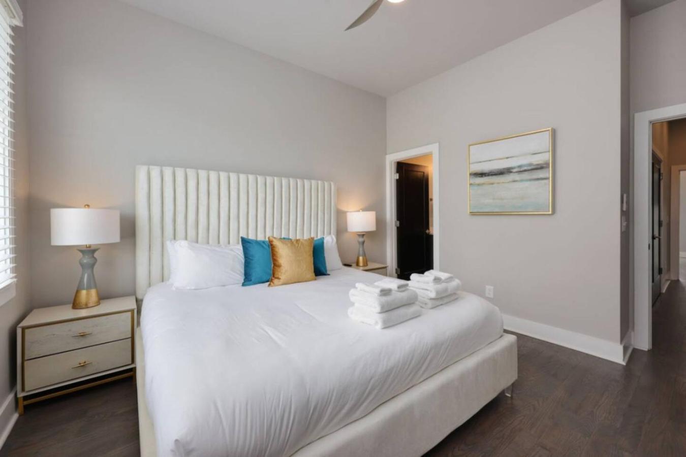 Rhythmic Retreat Rooftop Lounge 4 Bedroom 4.5 Bath * Nashville