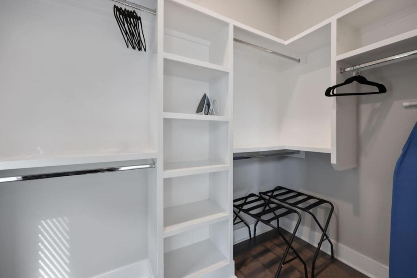 Rhythmic Retreat Rooftop Lounge 4 Bedroom 4.5 Bath Holiday home