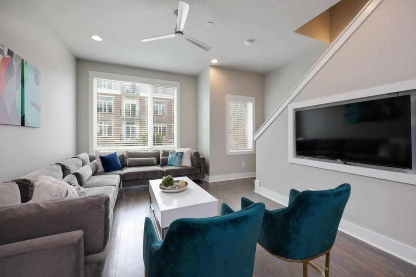 Rhythmic Retreat Rooftop Lounge 4 Bedroom 4.5 Bath