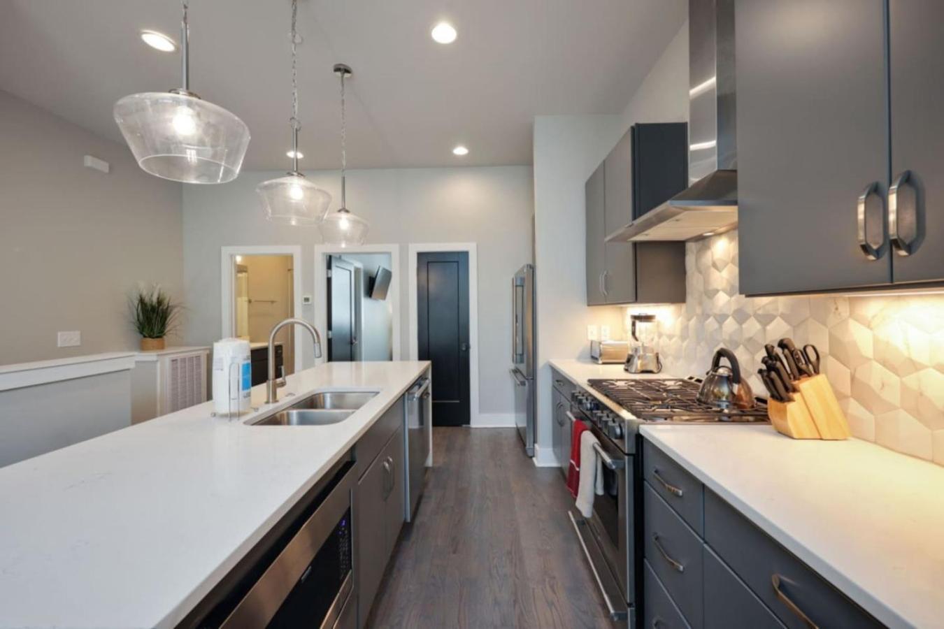 Rhythmic Retreat Rooftop Lounge 4 Bedroom 4.5 Bath Nashville