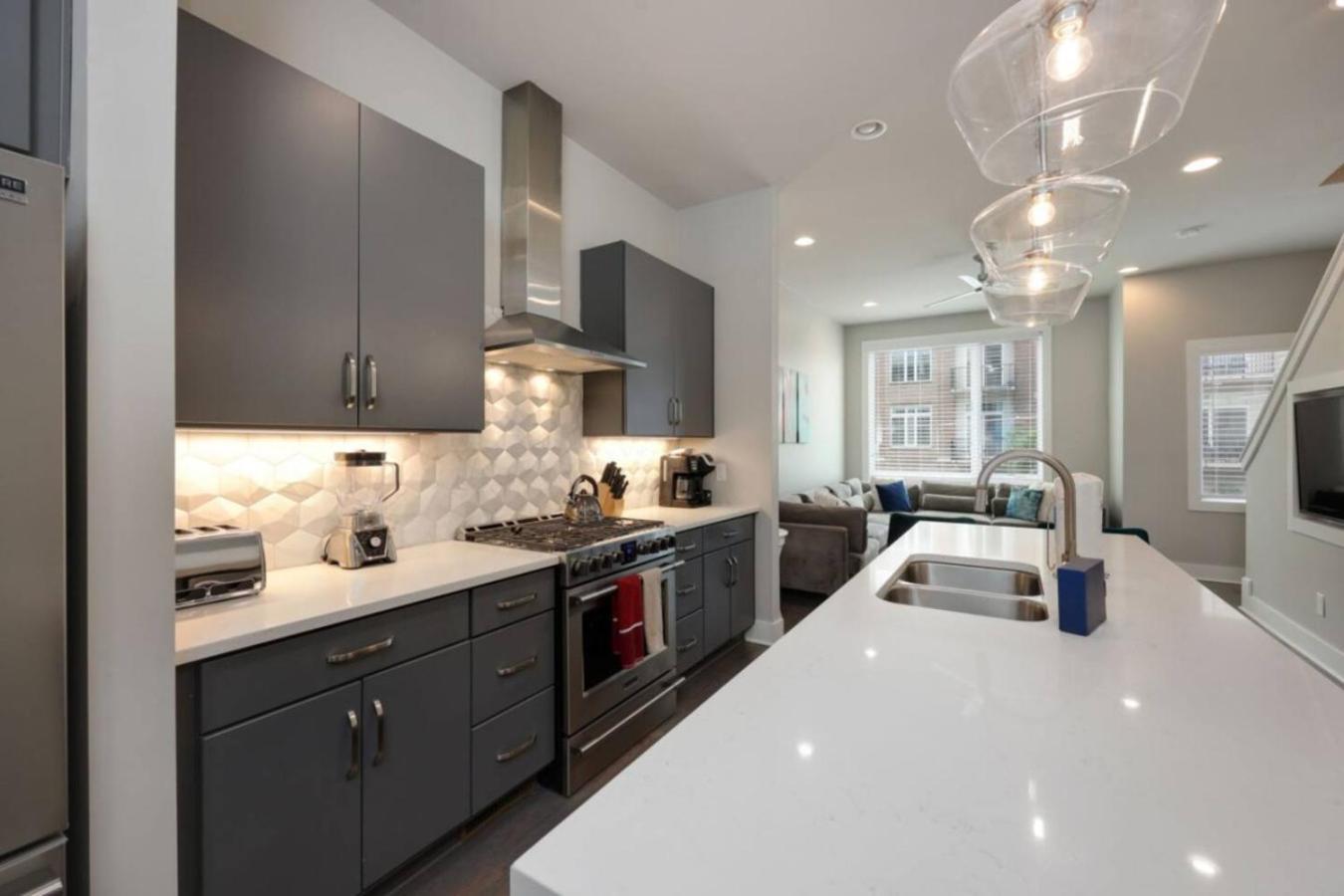 Rhythmic Retreat Rooftop Lounge 4 Bedroom 4.5 Bath Nashville