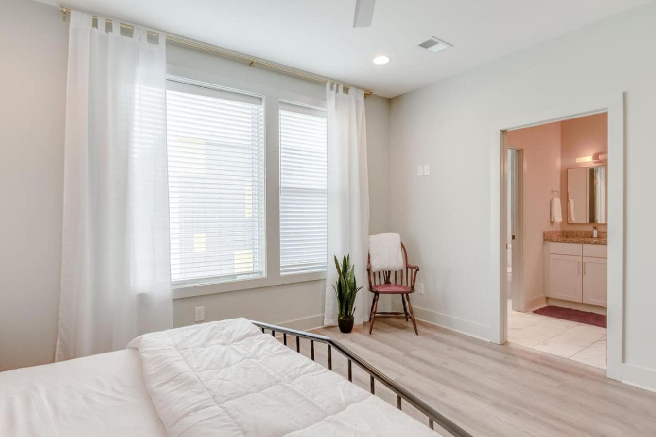 Harmony Of Dual Townhomes With 14 Beds Holiday home *