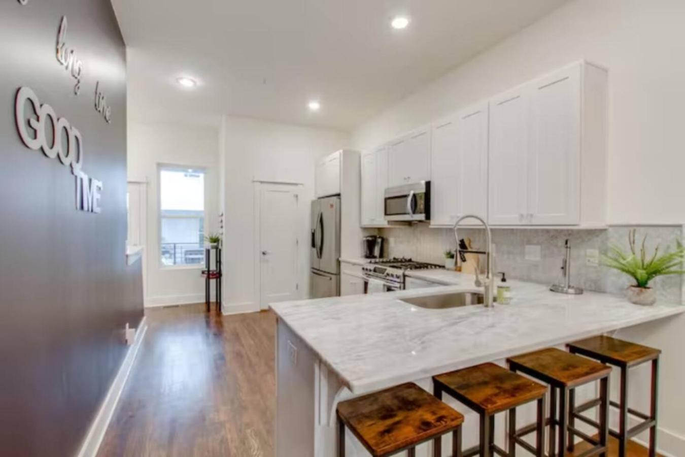 Two Townhomes Rooftop Patios Hillsboro Village Holiday home *