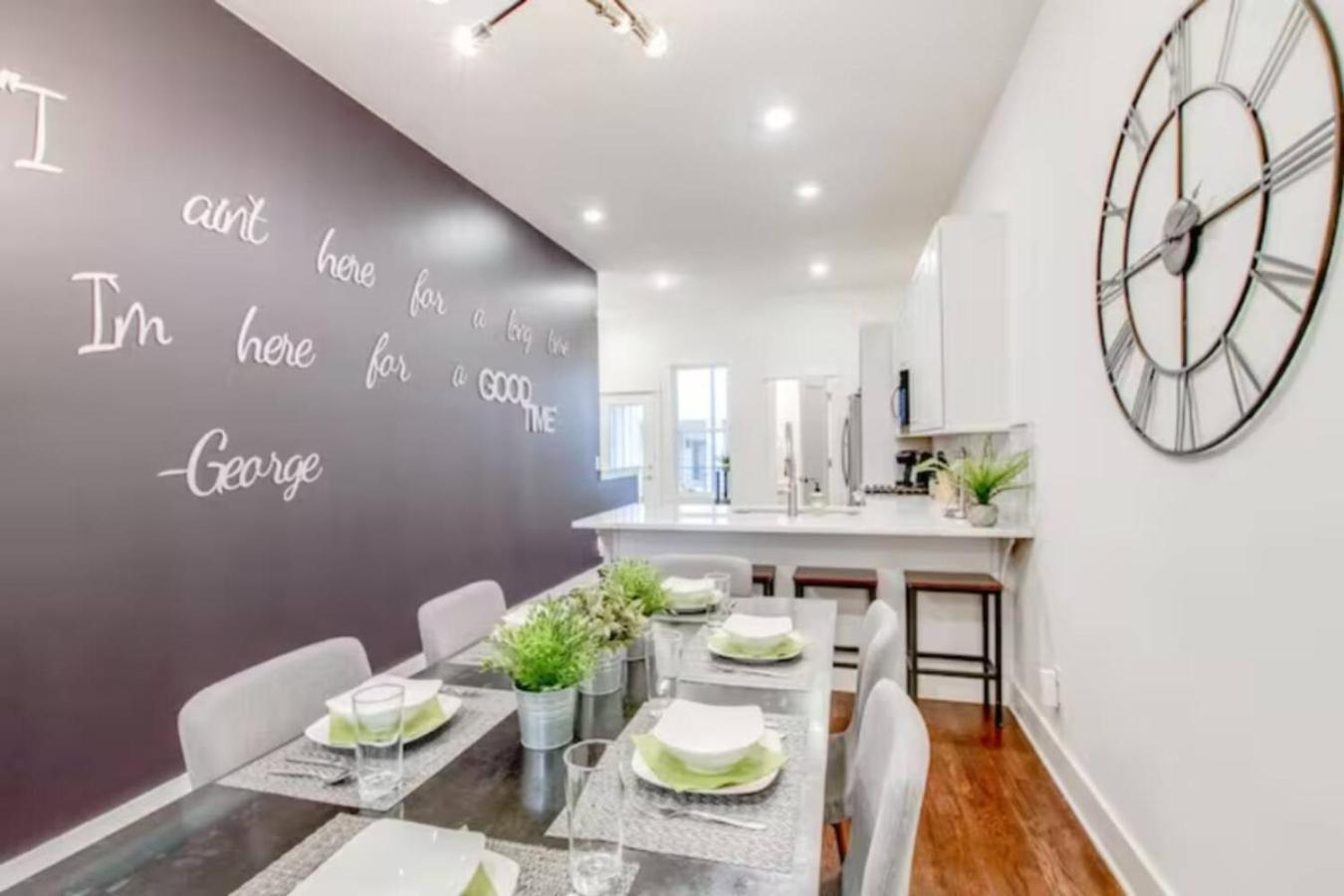 Holiday home Two Townhomes Rooftop Patios Hillsboro Village *