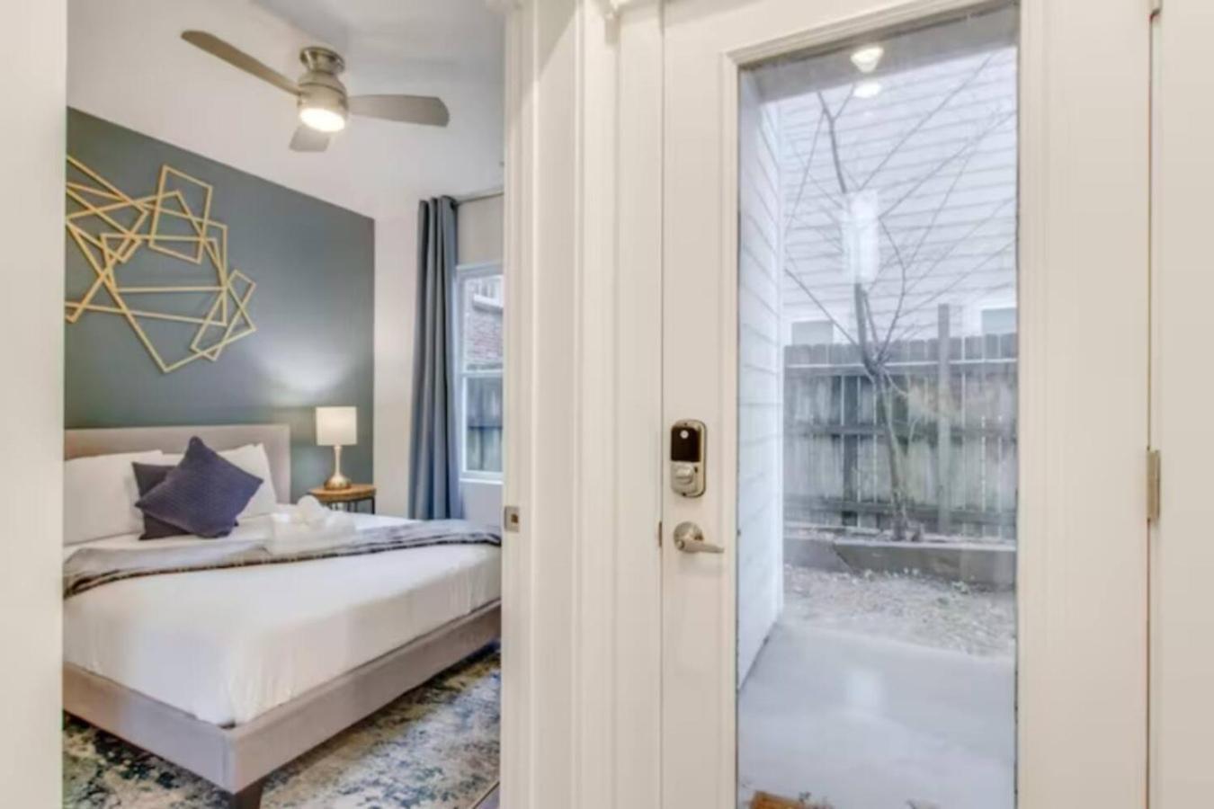 Holiday home Two Townhomes Rooftop Patios Hillsboro Village